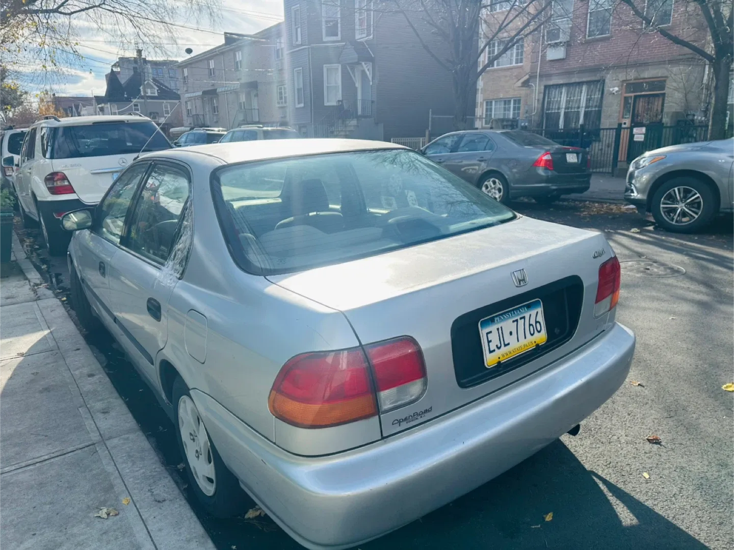 Silver Honda Civic Sedan 1997 image indicator(4)