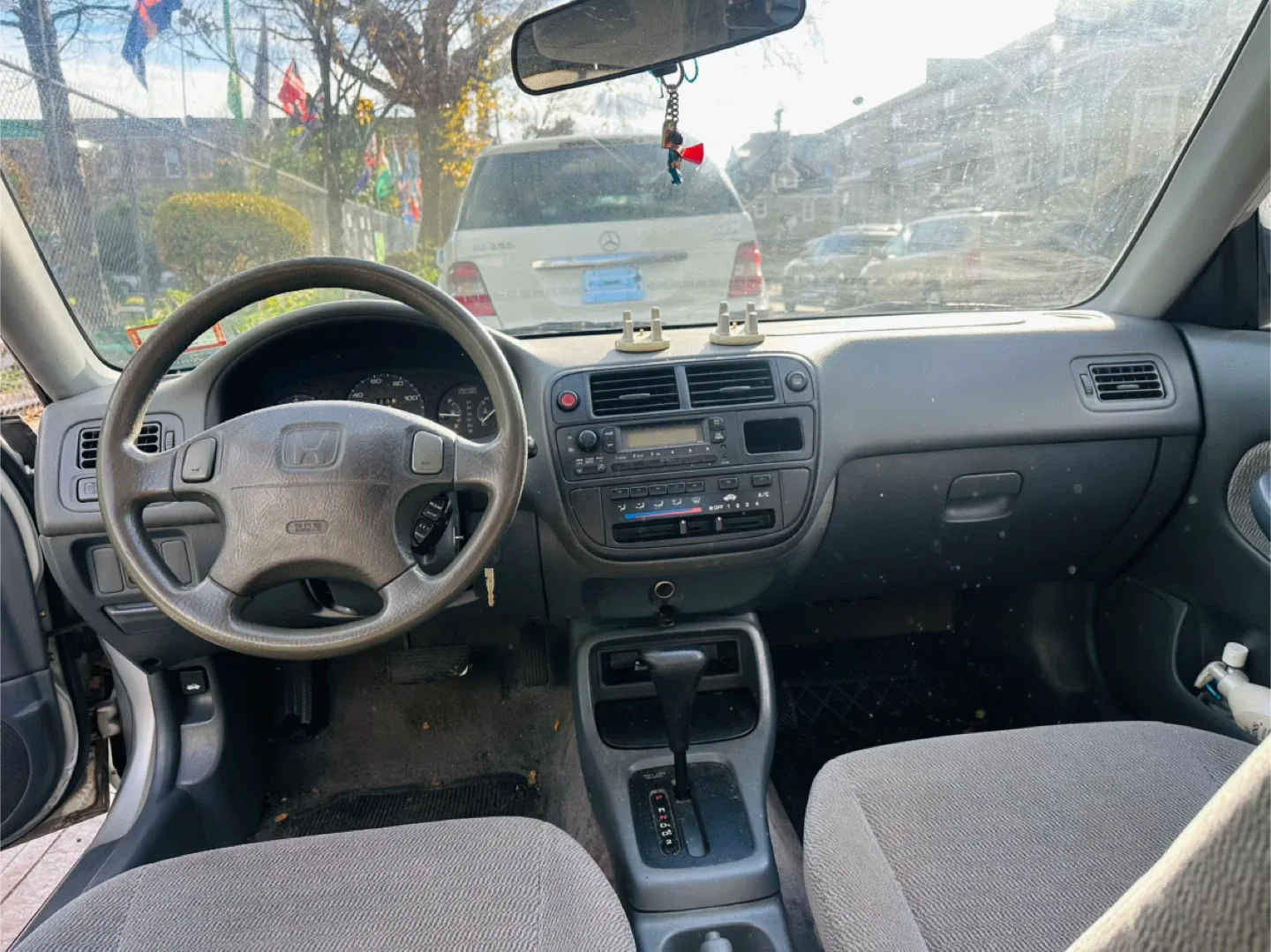 Silver Honda Civic Sedan 1997 image indicator(7)