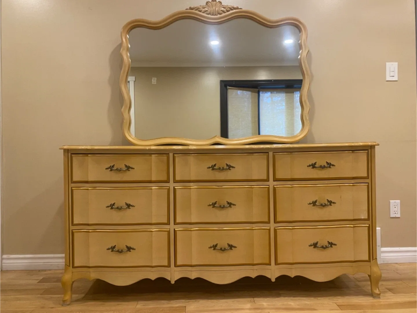 Malcolm Vintage French Provincial 9-Drawer Dresser (CAN DELIVER)