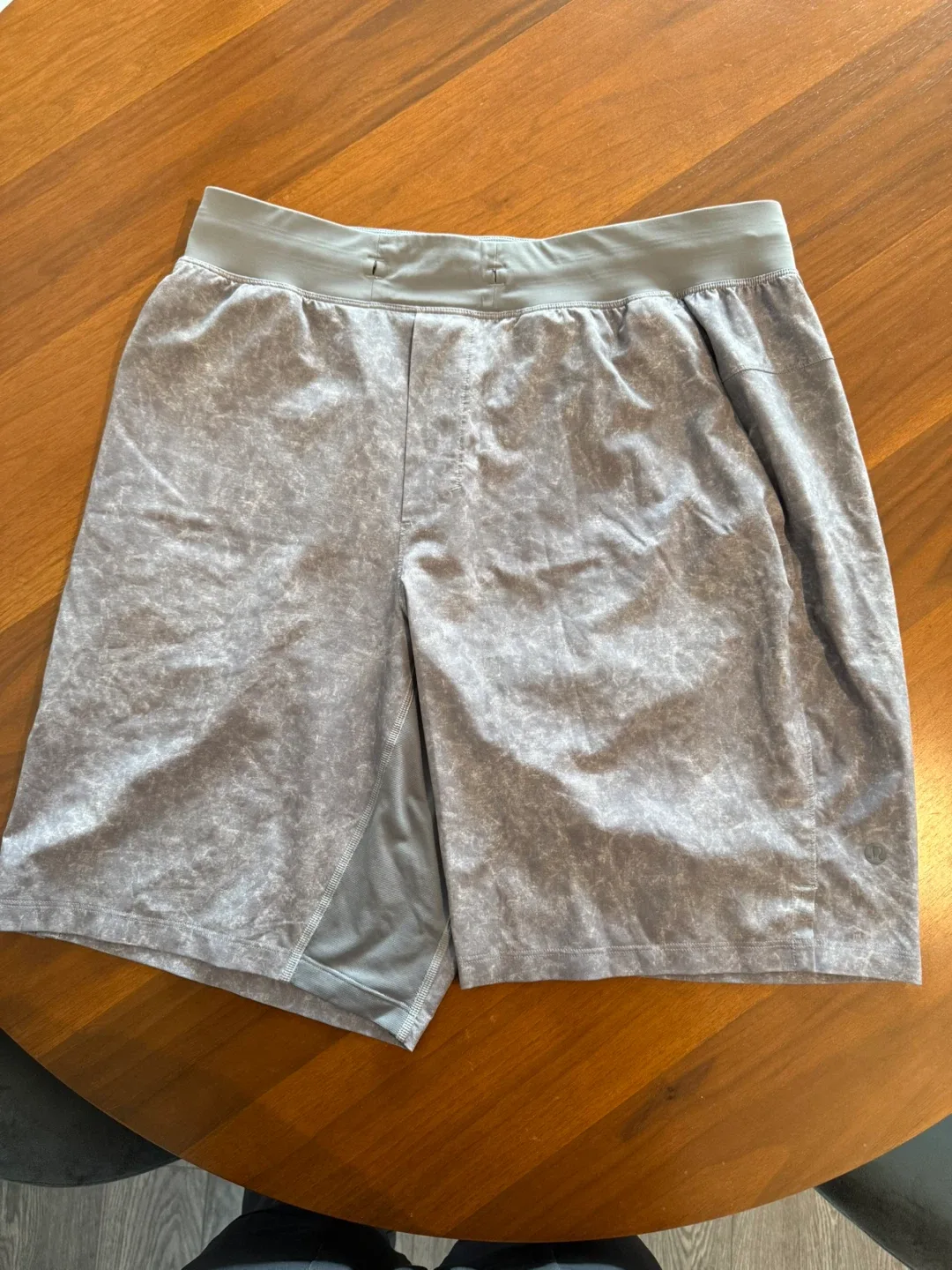 Lululemon men's T.H.E Linerless shorts, Gray 9” - Larges