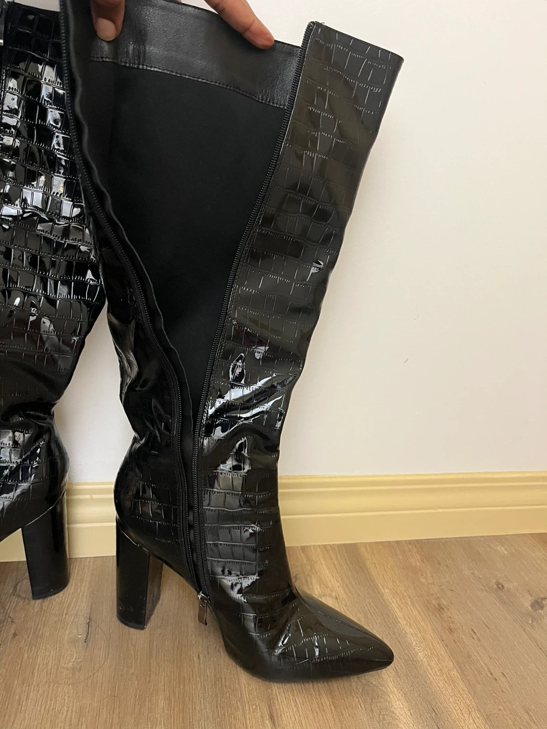 Black Knee-High Heeled Boots - photo 3