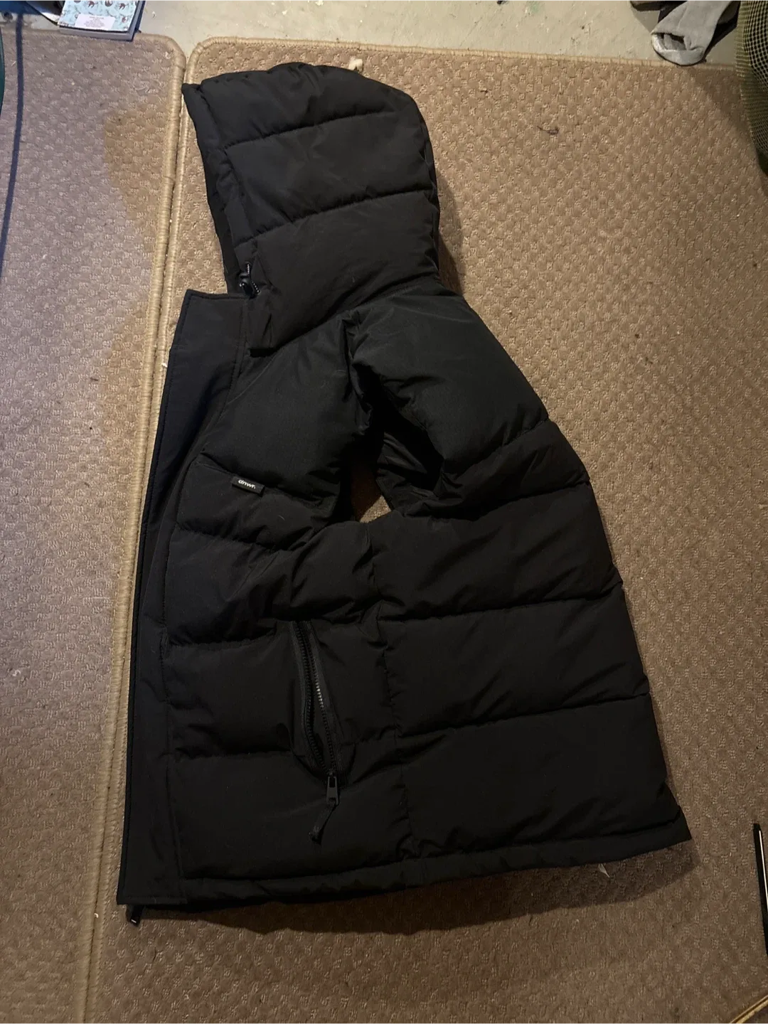 ZARA Black Puffer Vest image indicator(4)