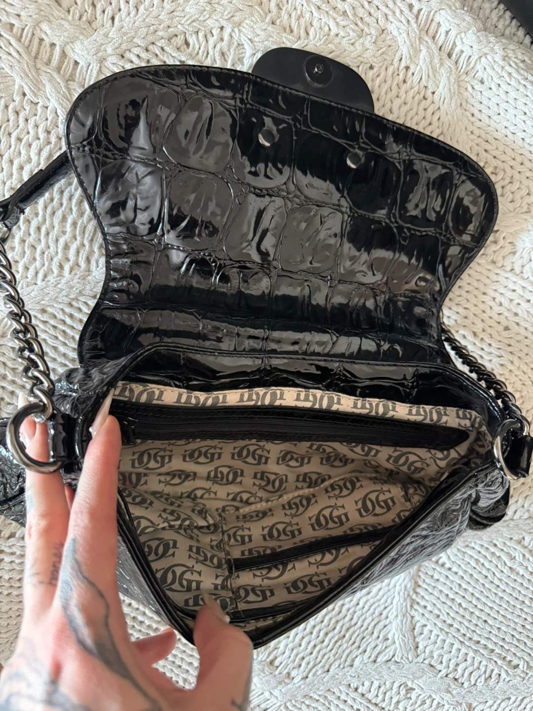 Guess Black Patent Leather Shoulder Bag - photo 4