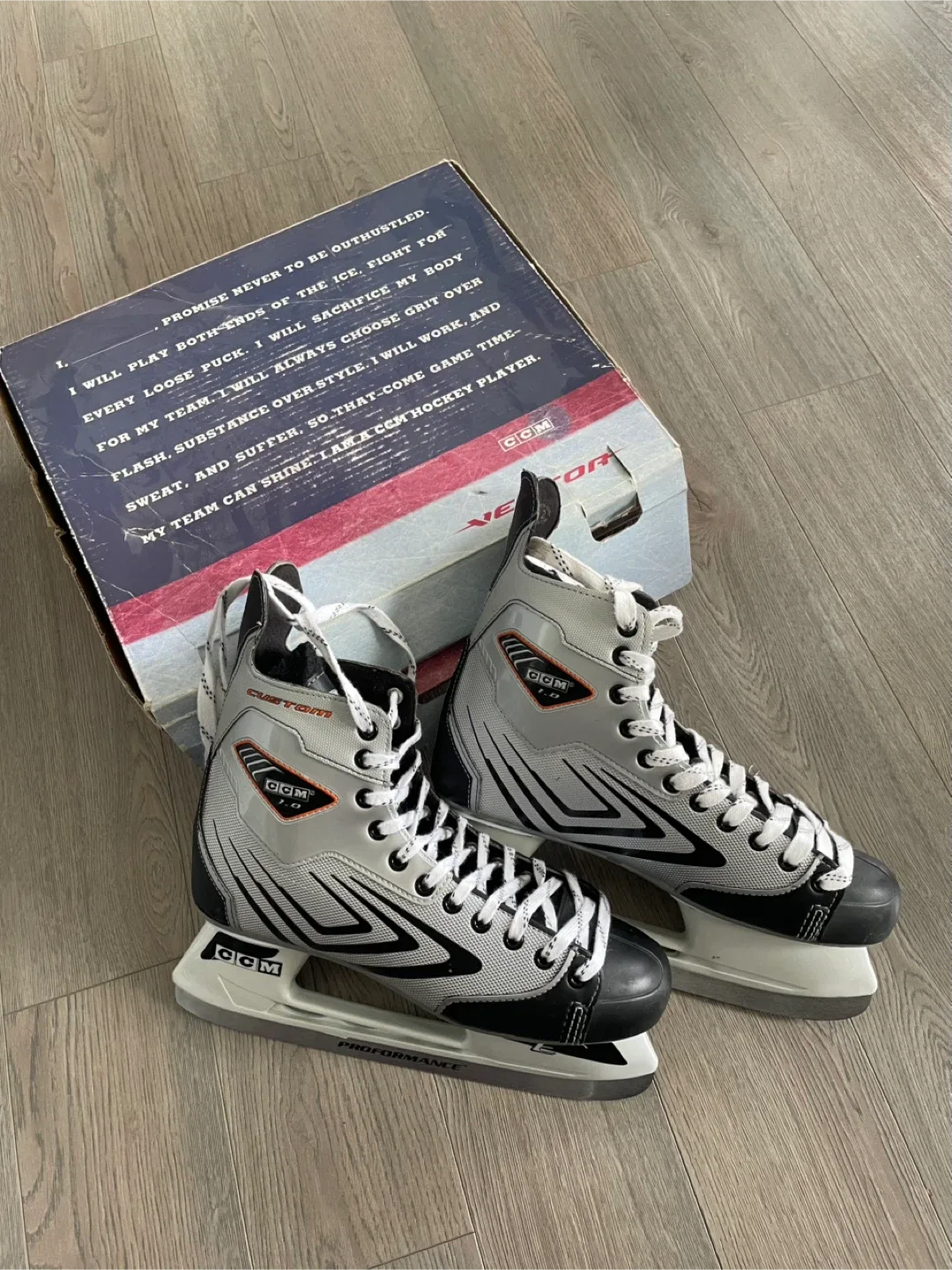 CCM Vector Ice Skates - Size 12 image indicator(5)