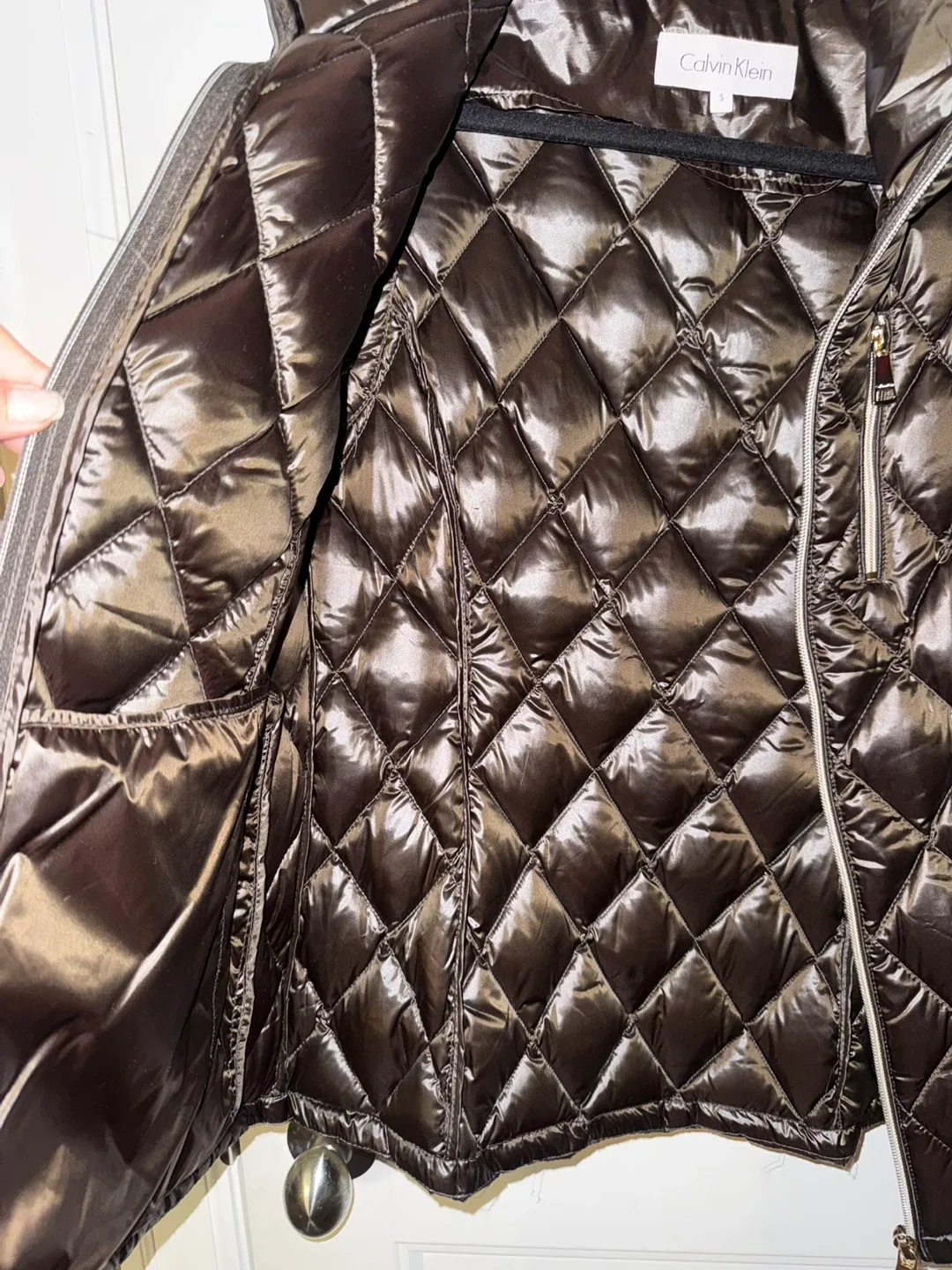 BNWOT Calvin Klein Puffer Vest - Size S image indicator(5)