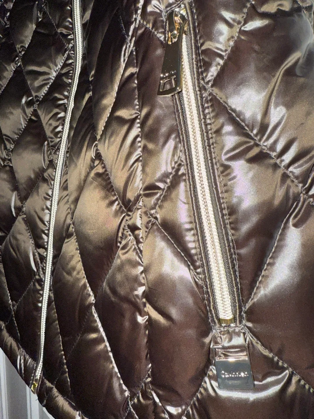 BNWOT Calvin Klein Puffer Vest - Size S image indicator(3)