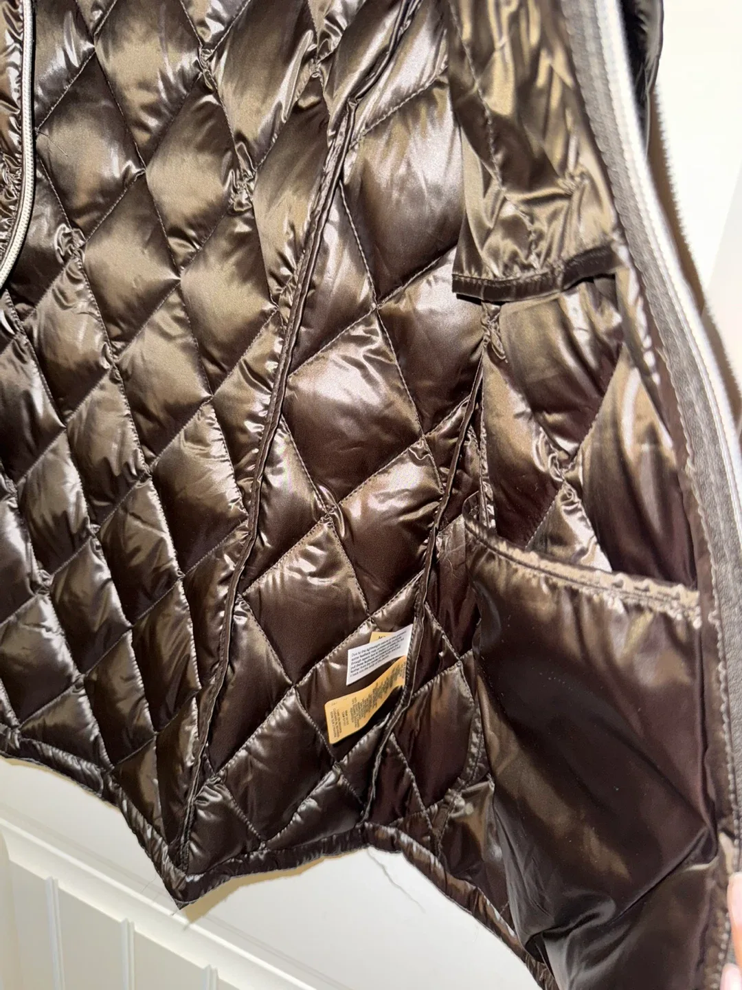 BNWOT Calvin Klein Puffer Vest - Size S image indicator(7)