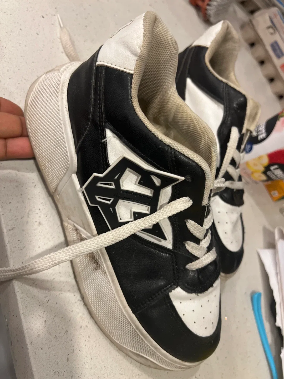 Black & White Unknown Brand Shoes image indicator(2)