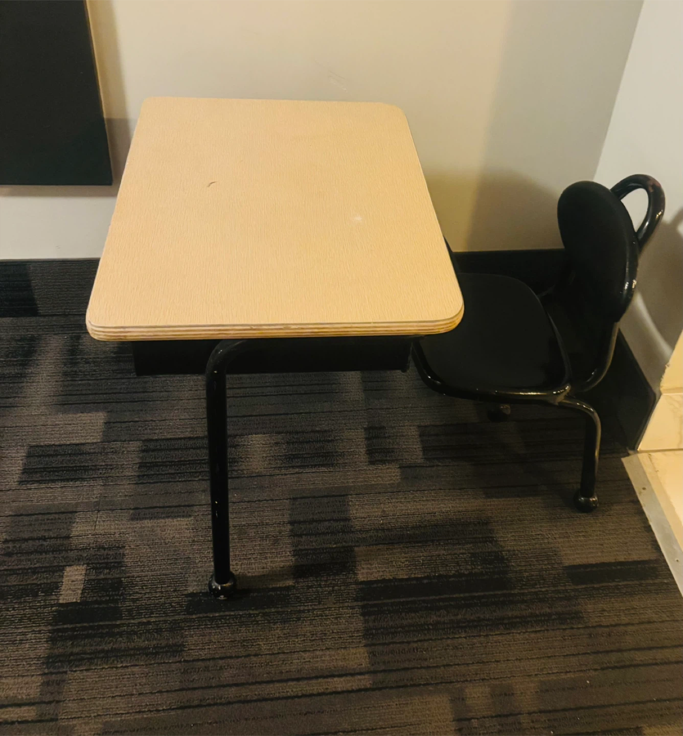 Kids Desk and Chair Set - photo 2