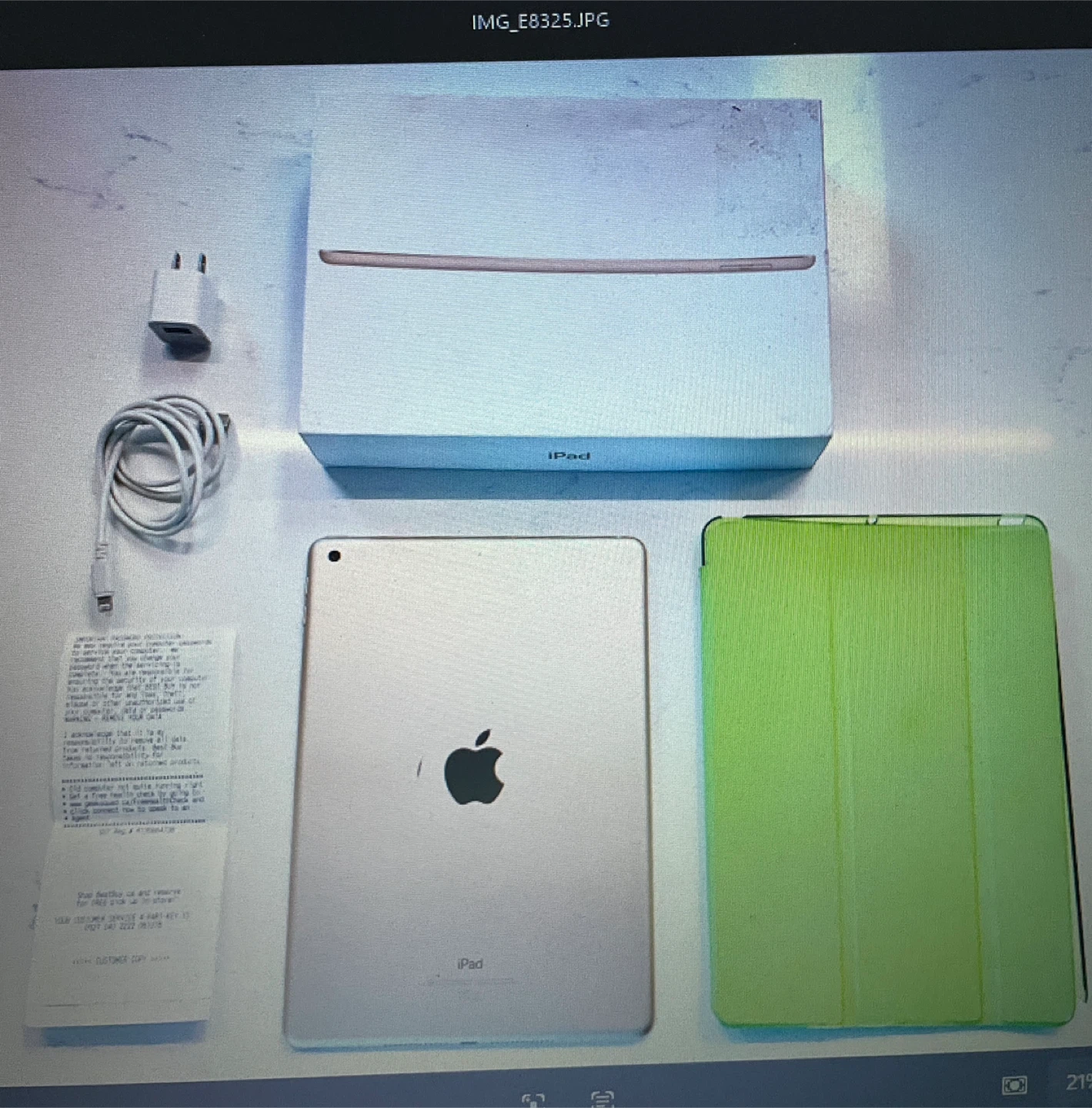 Apple IPad, 32 GB, WIFI, 5th gen with case - photo 3