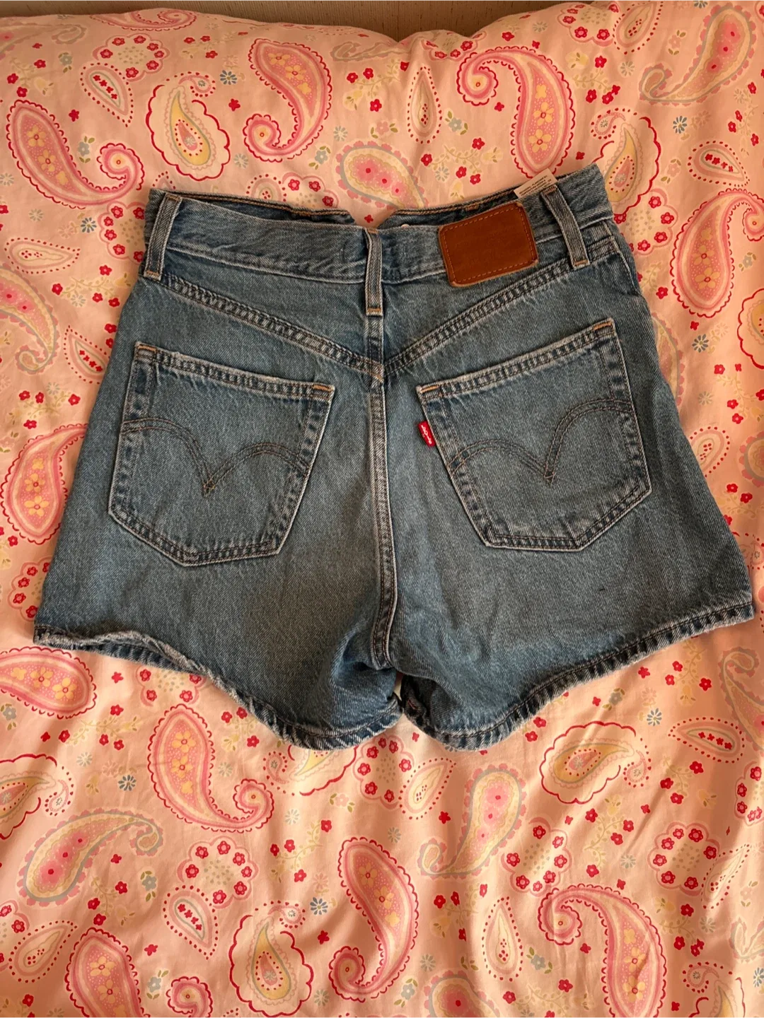Levi's Premium High Loose Denim Shorts - Size 25 image indicator(2)