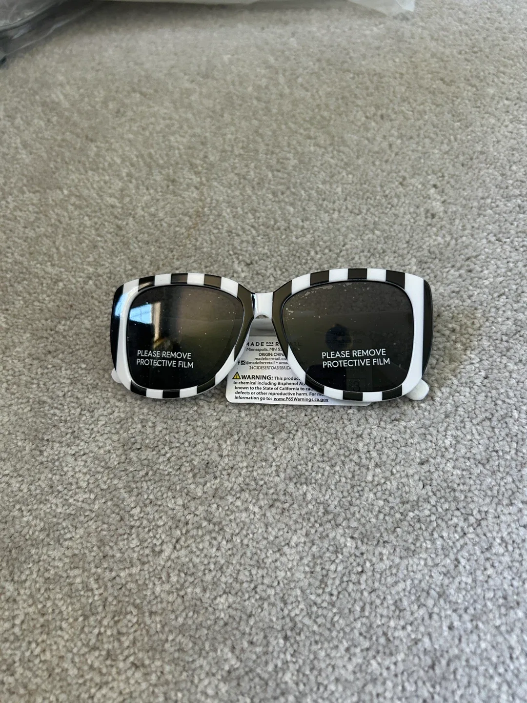 Party Favour Sunglasses Collection image indicator(2)