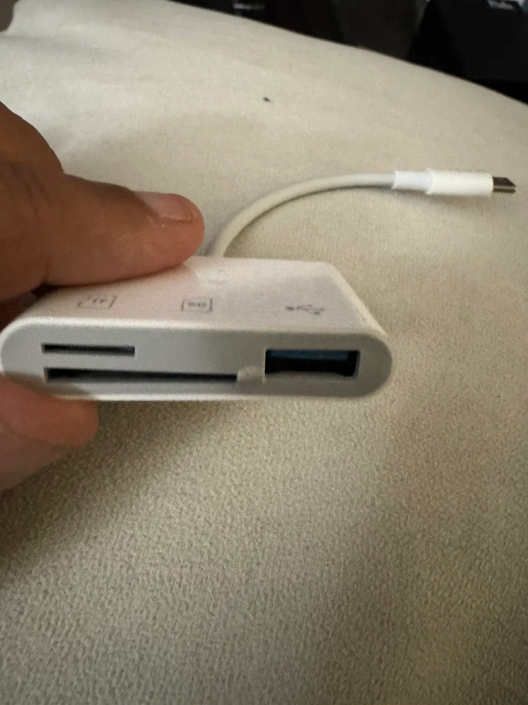 USB-C Multiport Adapter - SD/TF Card Reader image indicator(2)