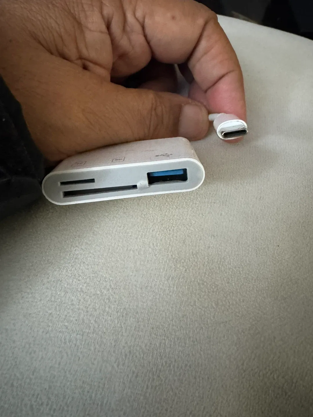 USB-C Multiport Adapter - SD/TF Card Reader image indicator(3)