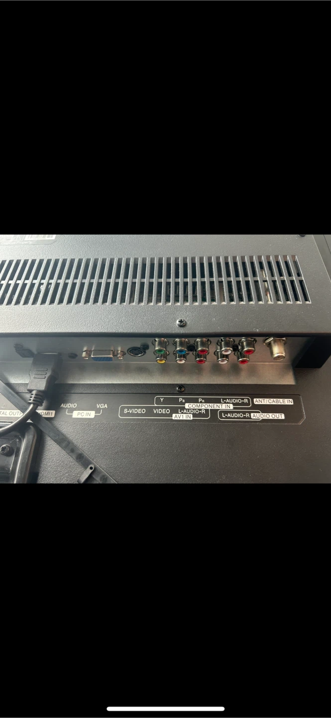 DYNEX LCD TV with remote - photo 3