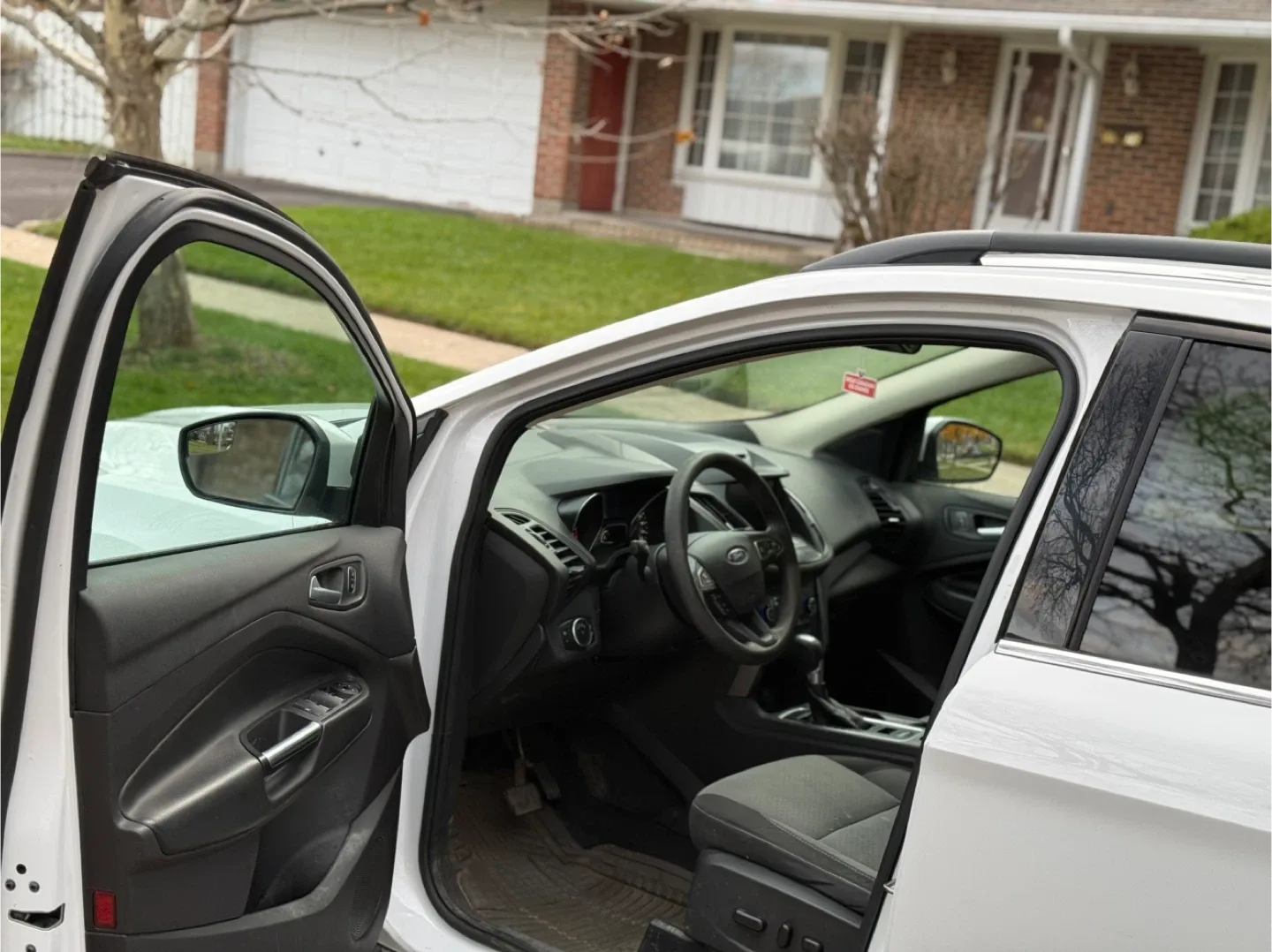 Ford Escape White SUV image indicator(5)