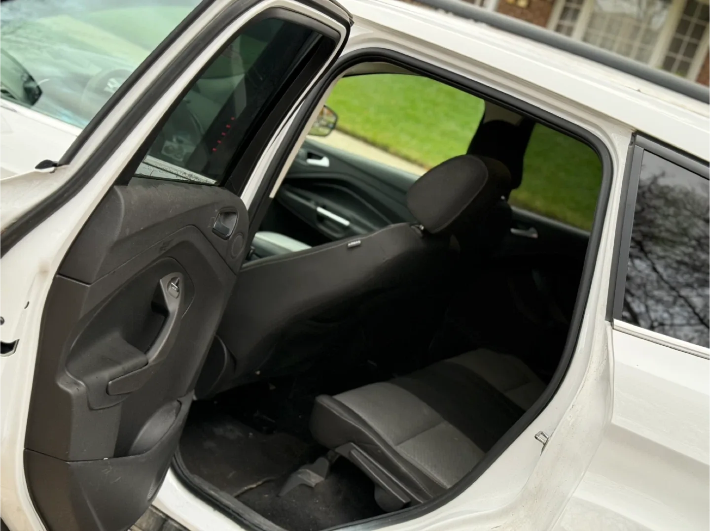 Ford Escape White SUV image indicator(6)