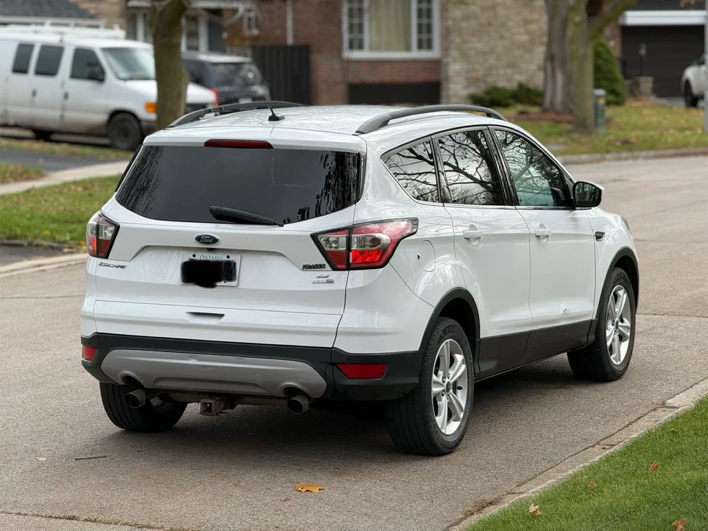 Ford Escape White SUV image indicator(4)