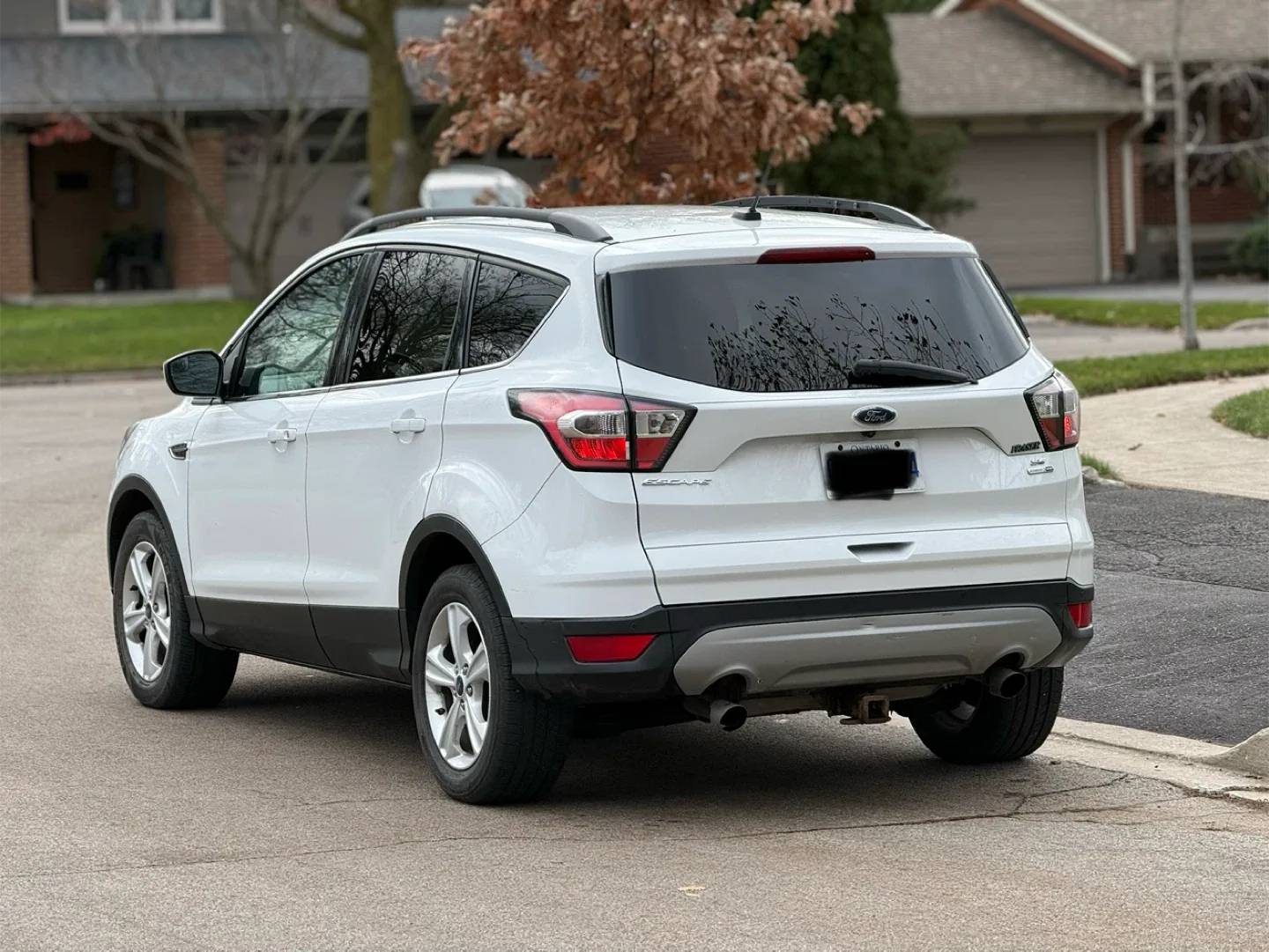 Ford Escape White SUV image indicator(3)