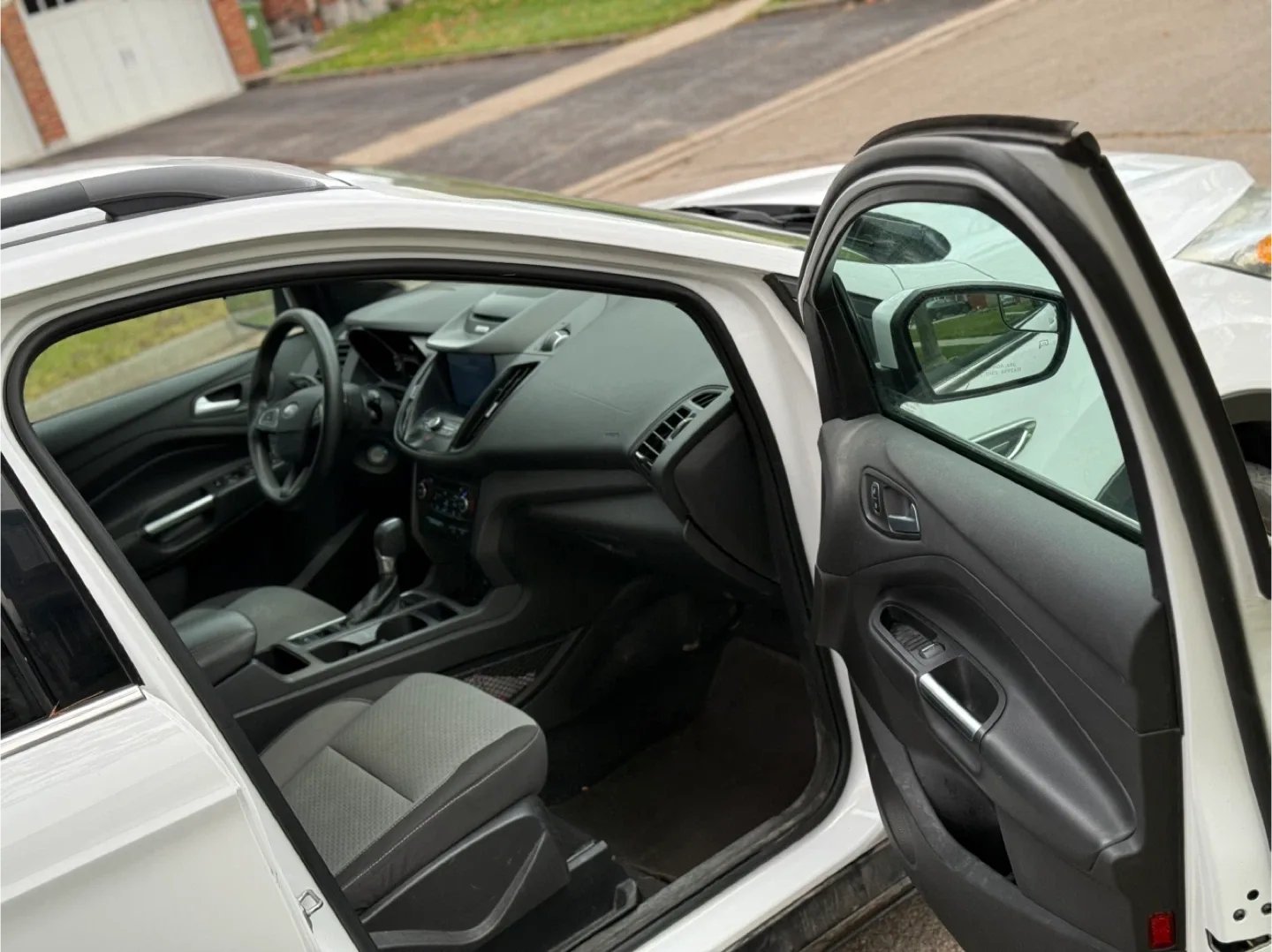 Ford Escape White SUV image indicator(8)