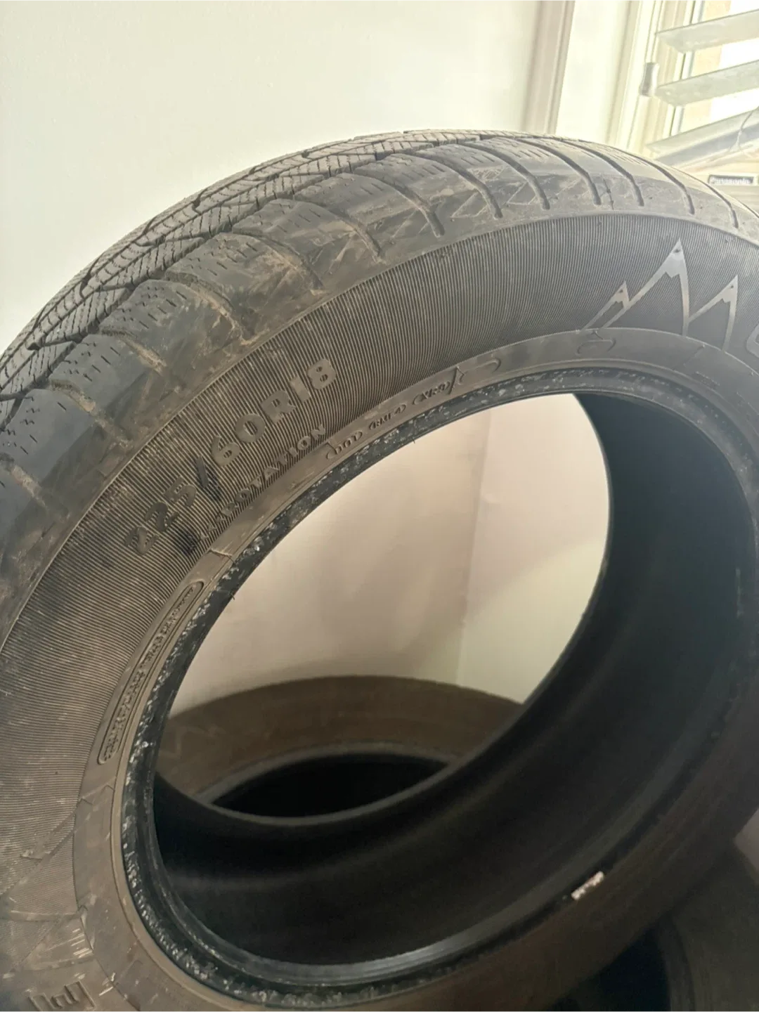 225/60R18 snow Tire image indicator(4)