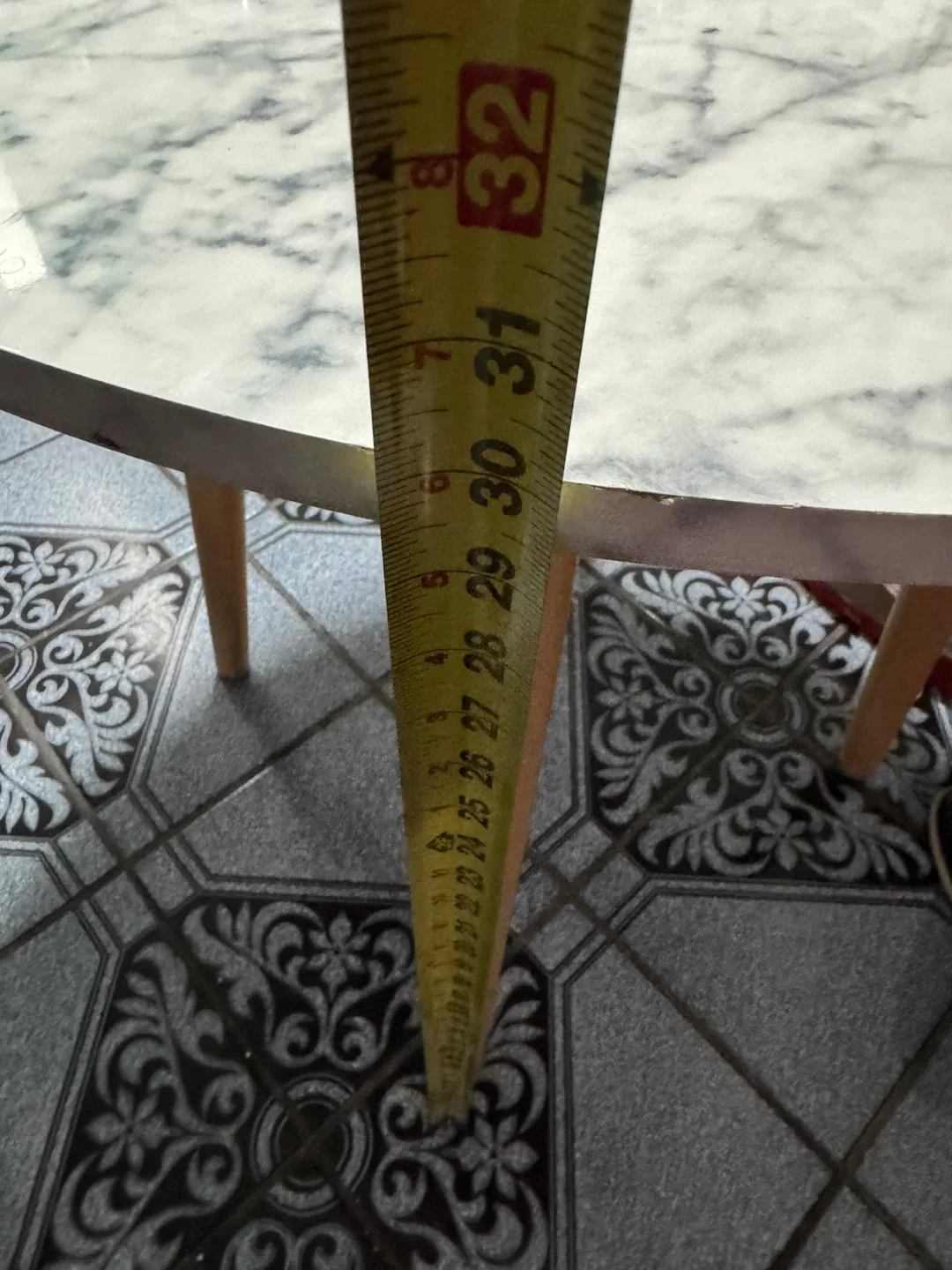 Round wood Top Table - 32 inch Diameter image indicator(4)