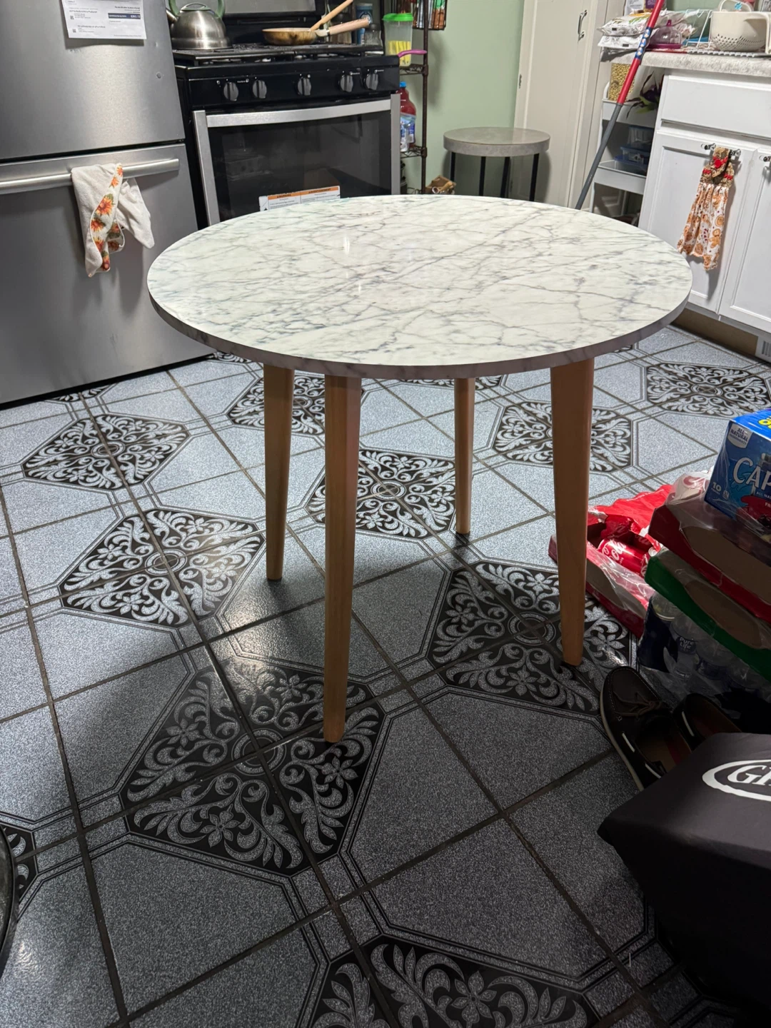 Round wood Top Table - 32 inch Diameter - photo 2