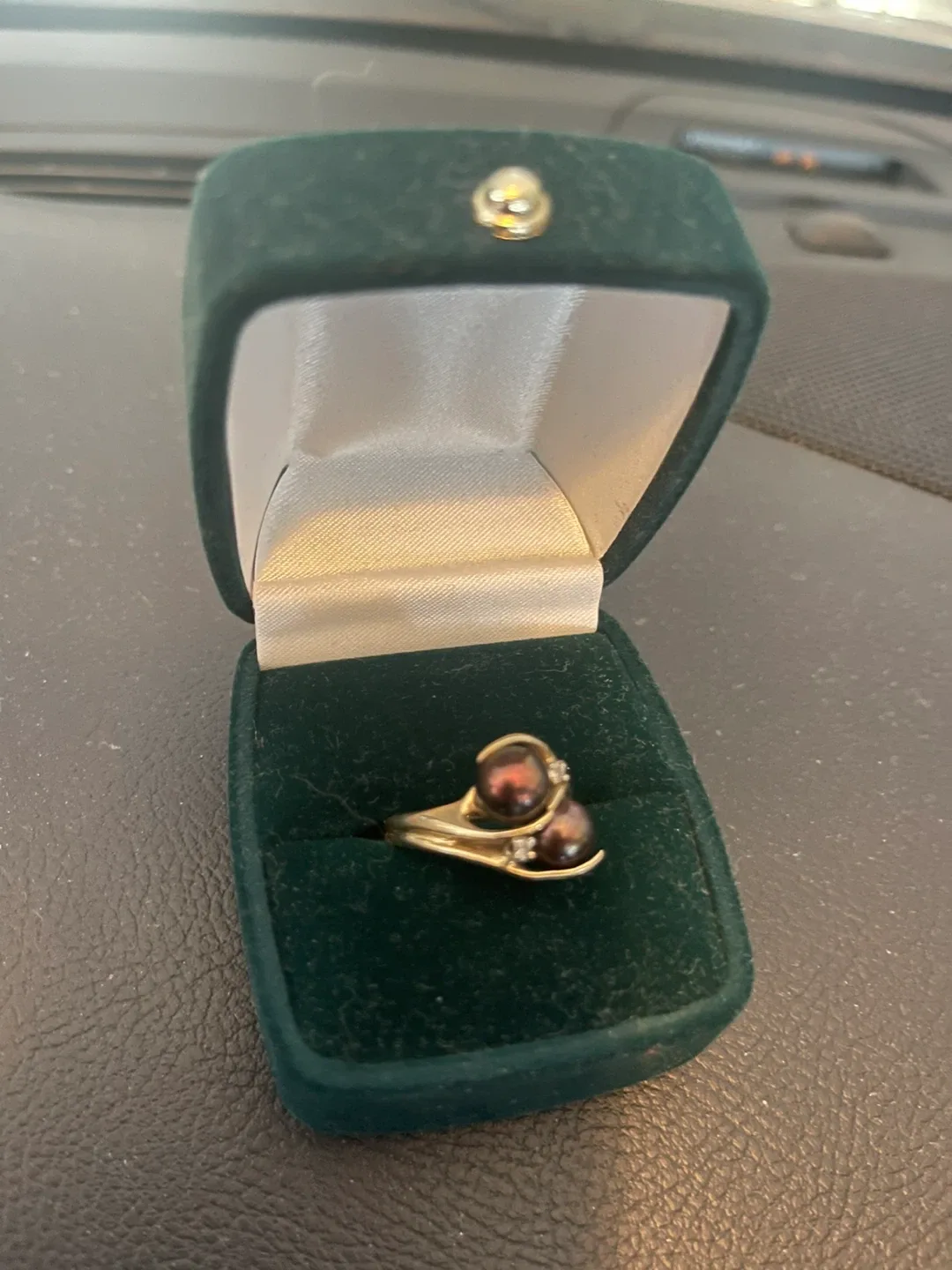 2 Pearls ; 14 K Gold Ring