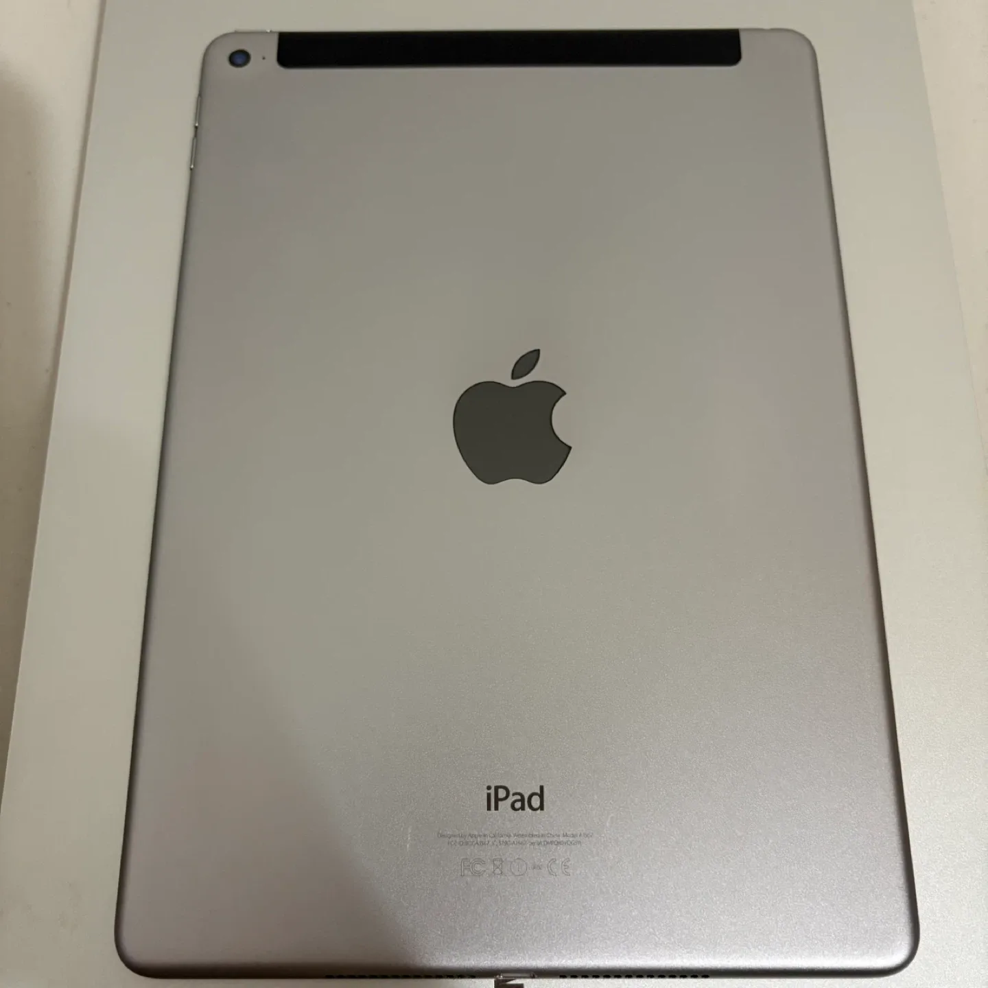 Silver Apple iPad Air WIFI & CELLULAR - LIKE NEW