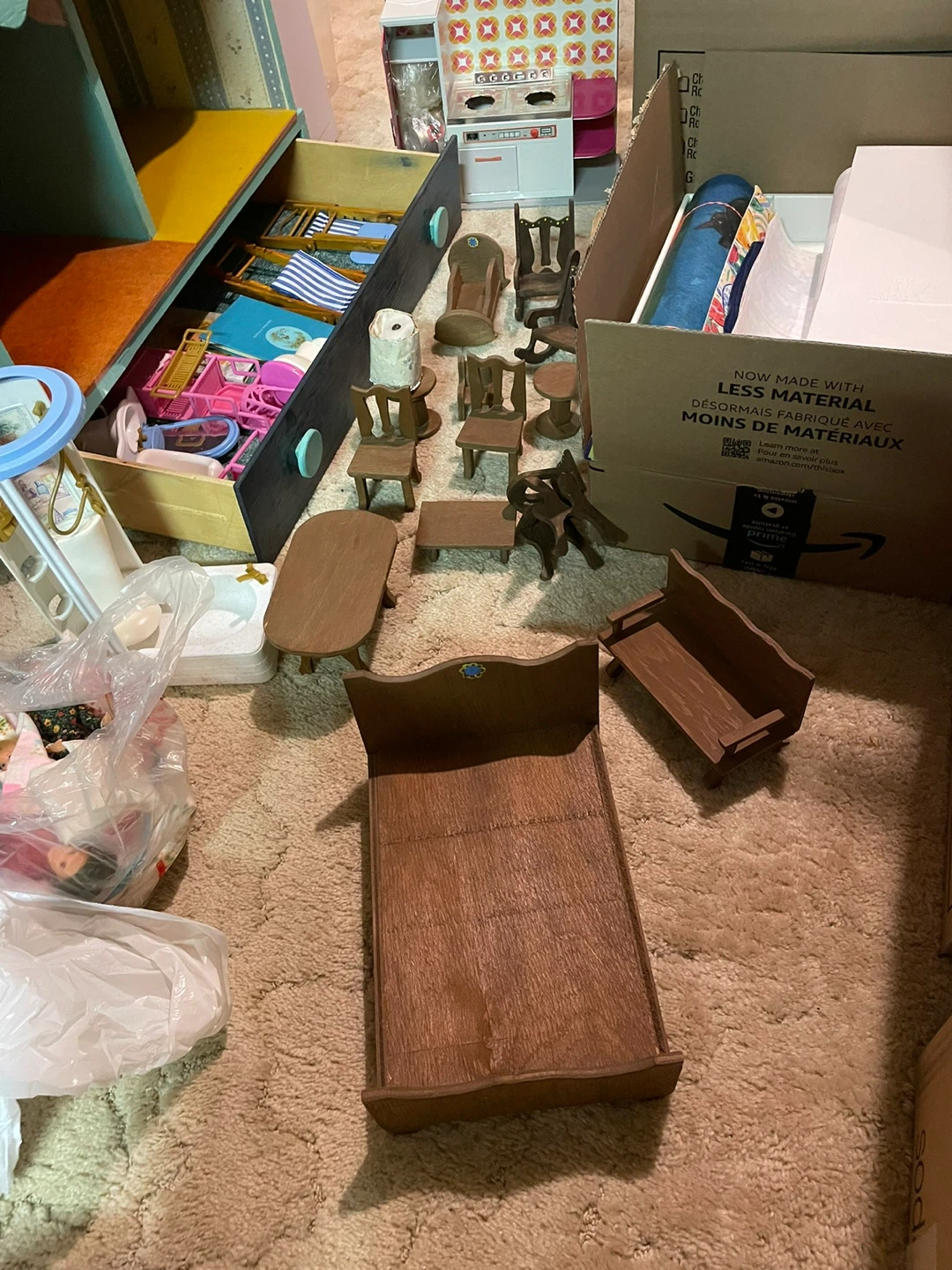 Dollhouse with Furniture & Dolls - photo 3