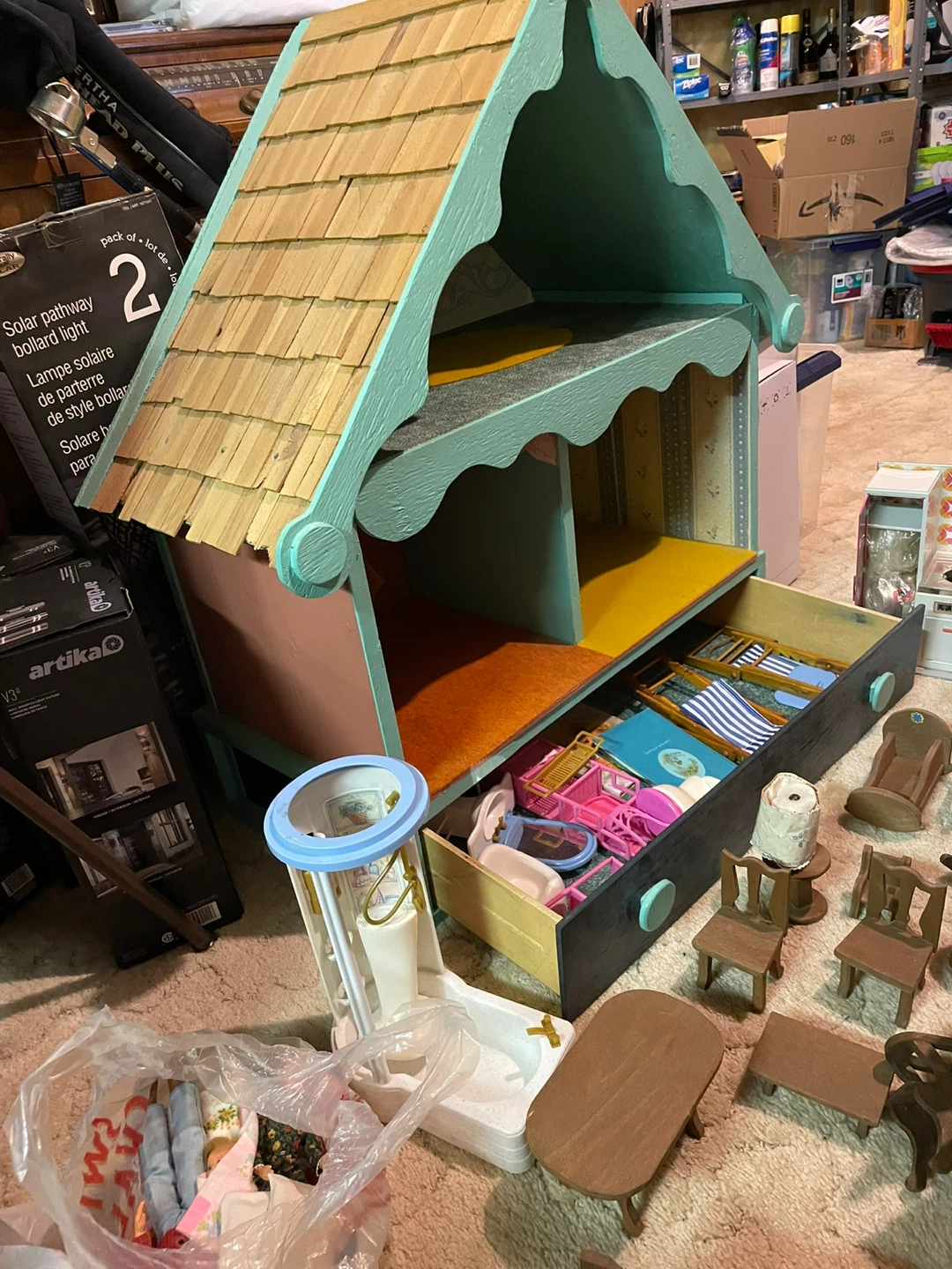 Dollhouse with Furniture & Dolls - photo 2