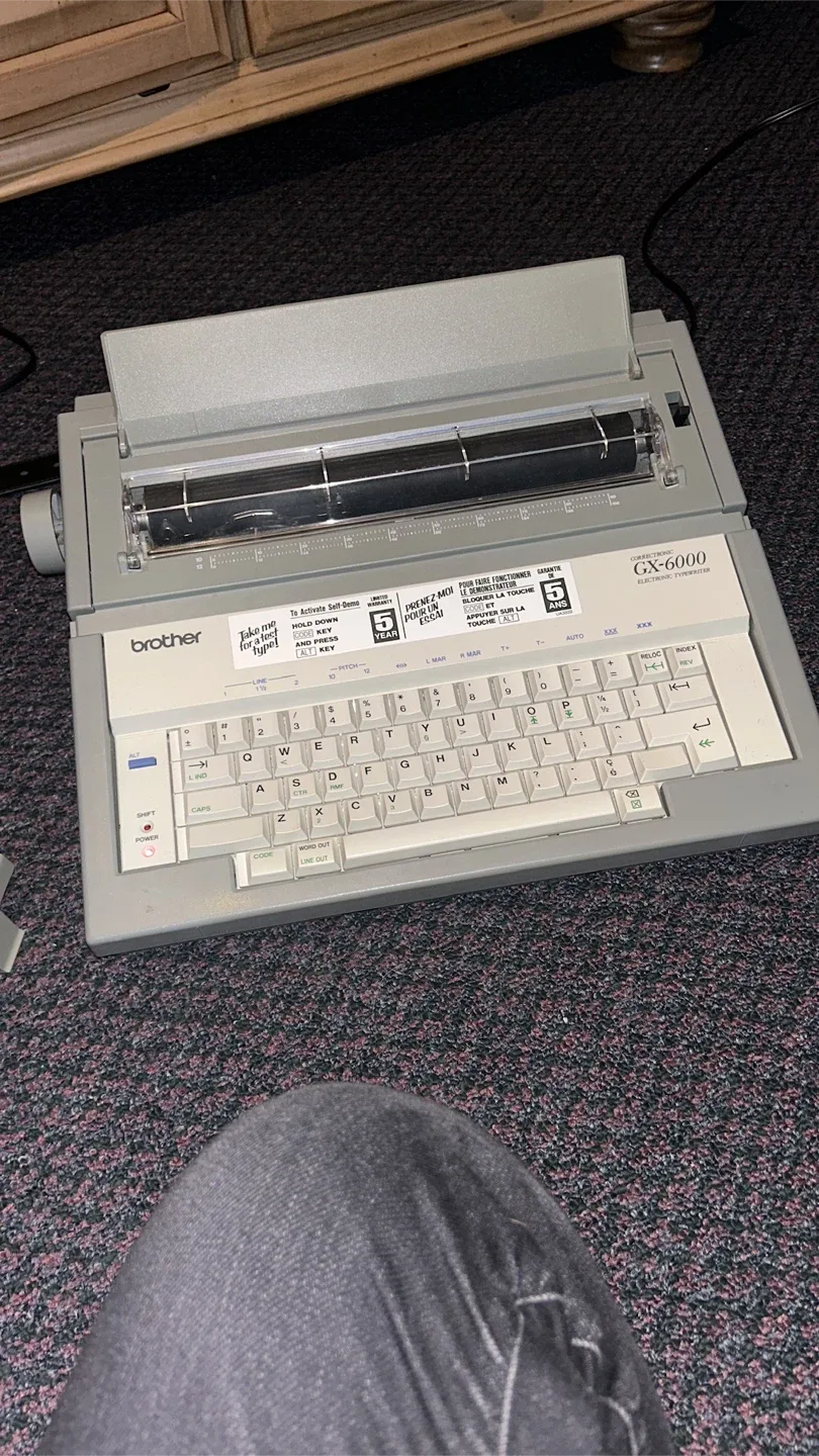 Brother GX-6000 Correctronic Typewriter w/ Box image indicator(2)