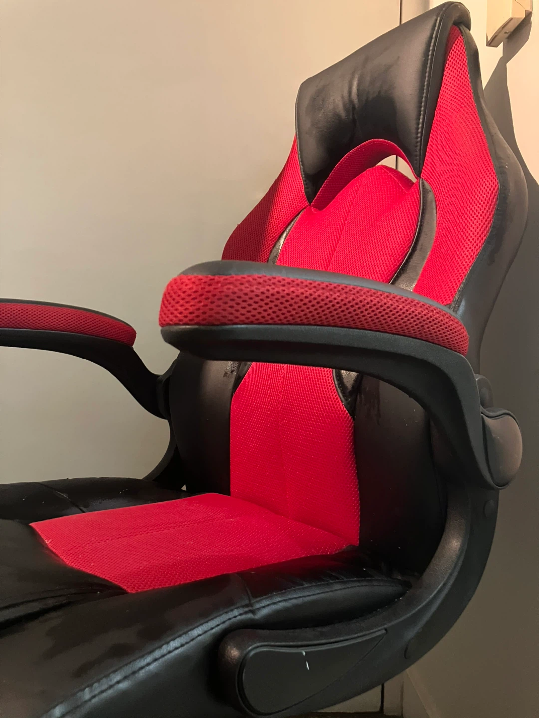 Like NEW Gaming Chair - red & black