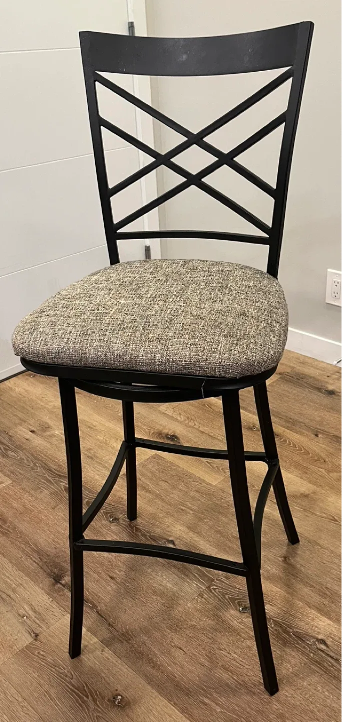 Black Metal Swivel Bar Stool