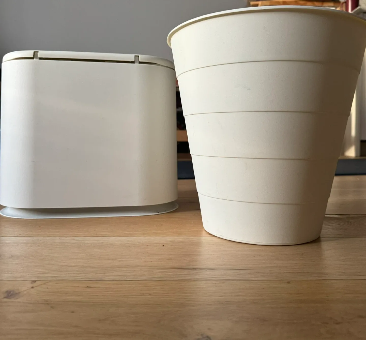 2  White Trash bins Like New! Great design for bathroom or Desk image indicator(5)