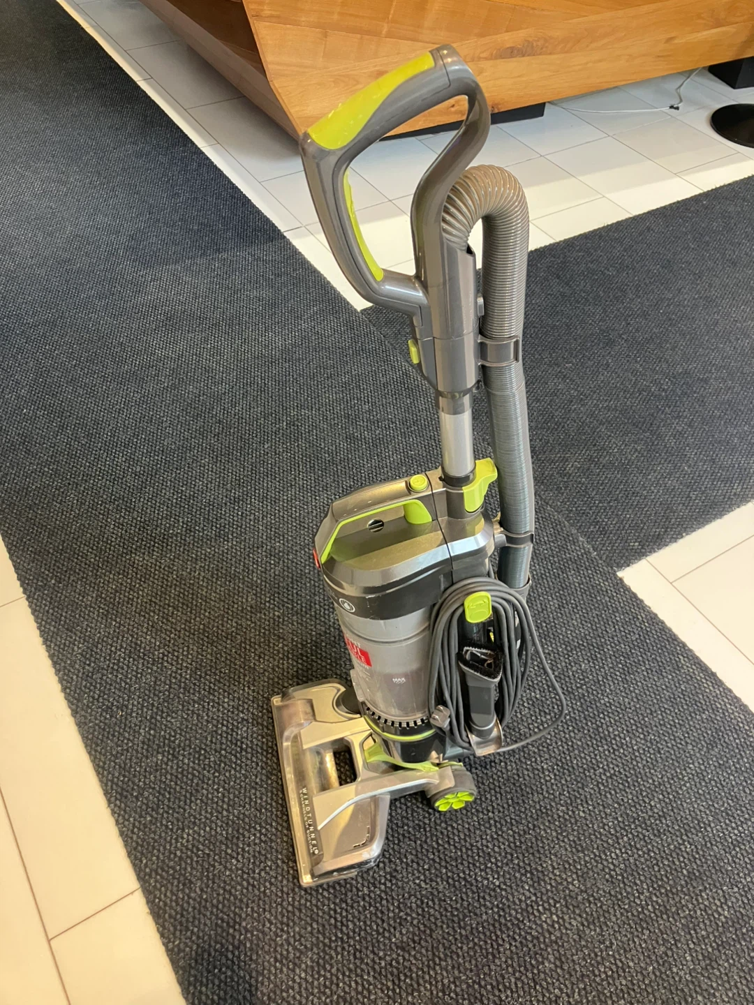 Hoover Air Multi Cyclonic, Swivel Vacuum - photo 2