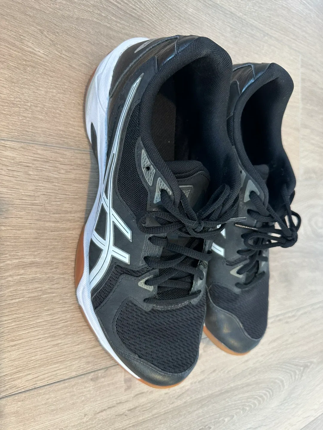 Asics Black Volleyball Shoes, Size 9 image indicator(2)