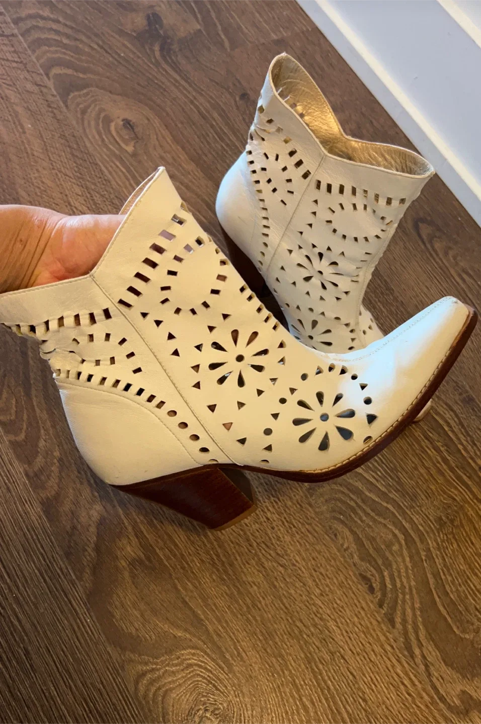 Closet clearout: 10 pairs women’s shoes size 6! image indicator(3)