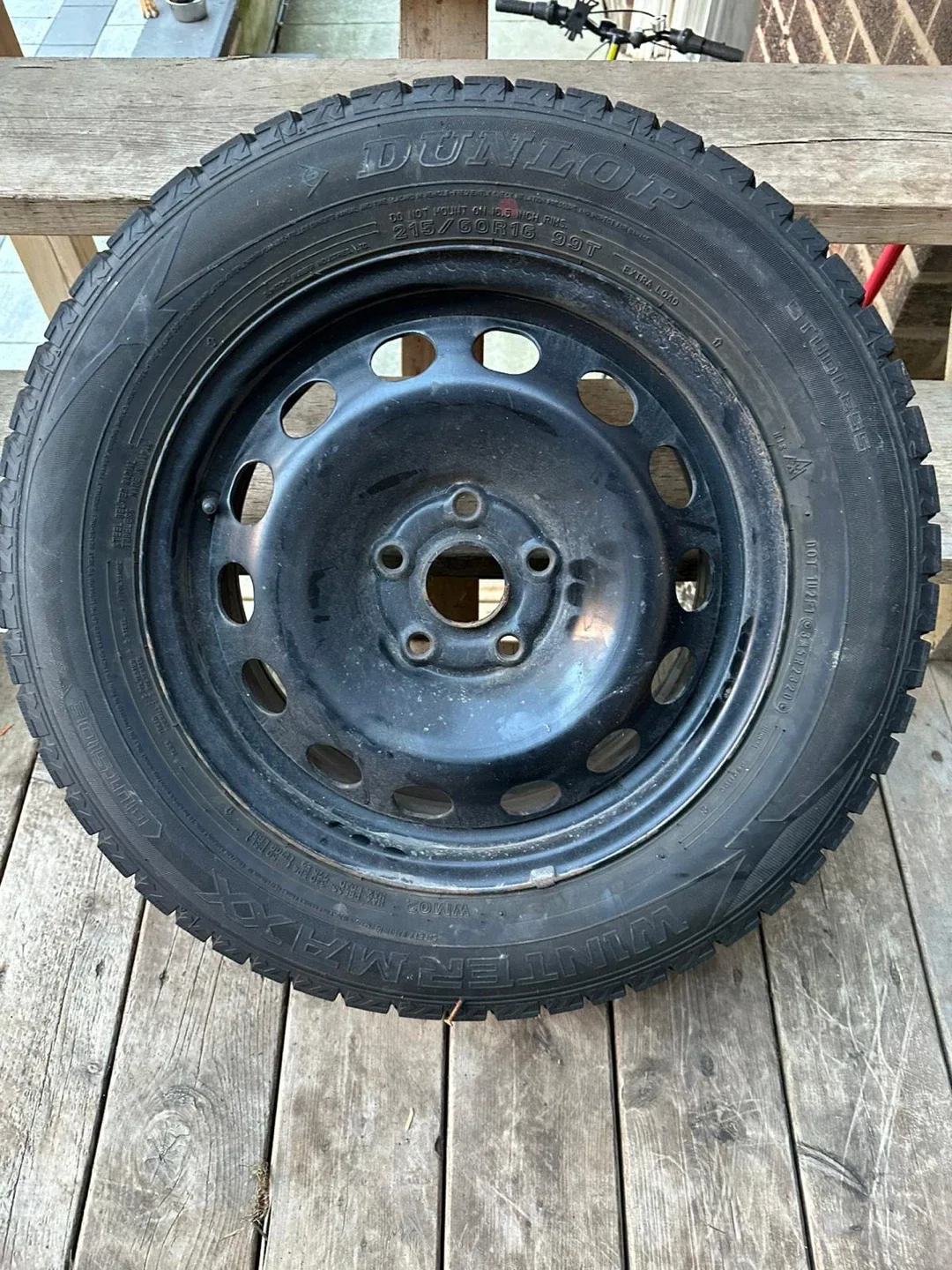 Dunlop Winter Maxx 215/60R16 Tire