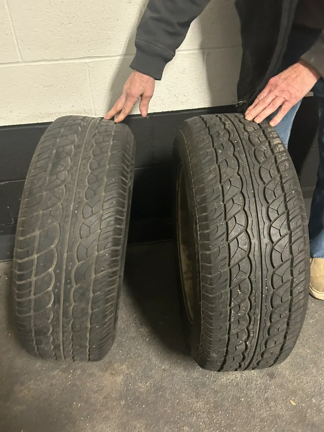 Ford 235/60R17 Tires - Set of 4 and Rims included image indicator(6)