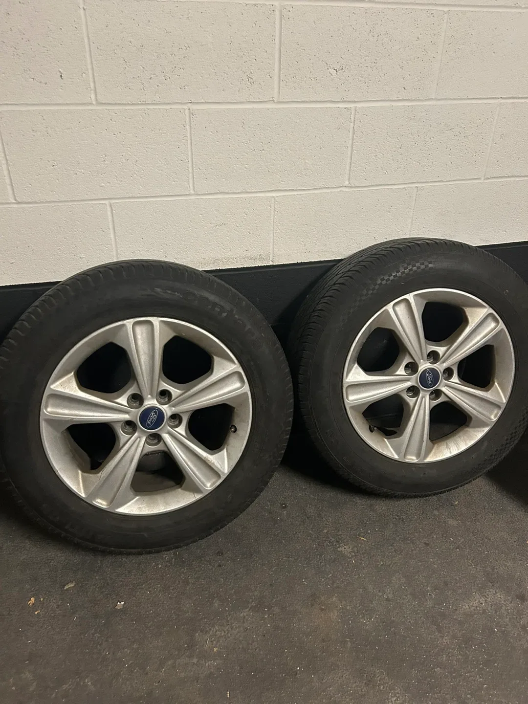 Ford 235/60R17 Tires - Set of 4 and Rims included image indicator(3)