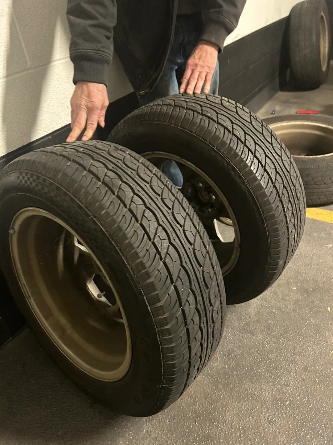 Ford 235/60R17 Tires - Set of 4 and Rims included image indicator(5)