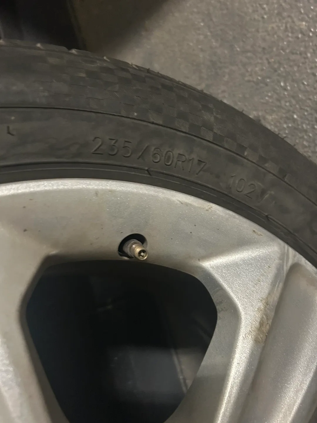 Ford 235/60R17 Tires - Set of 4 and Rims included image indicator(4)