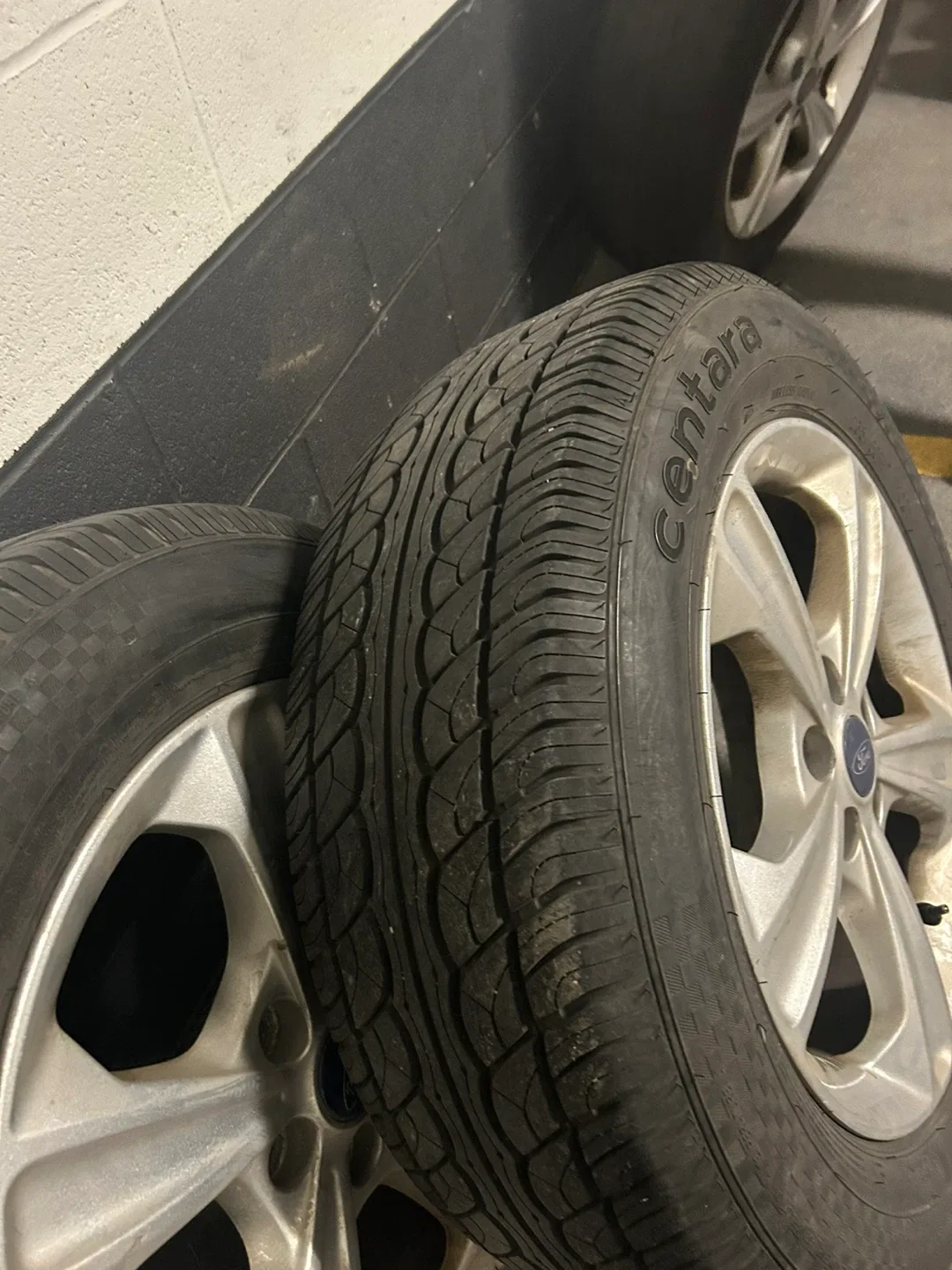 Ford 235/60R17 Tires - Set of 4 and Rims included image indicator(8)