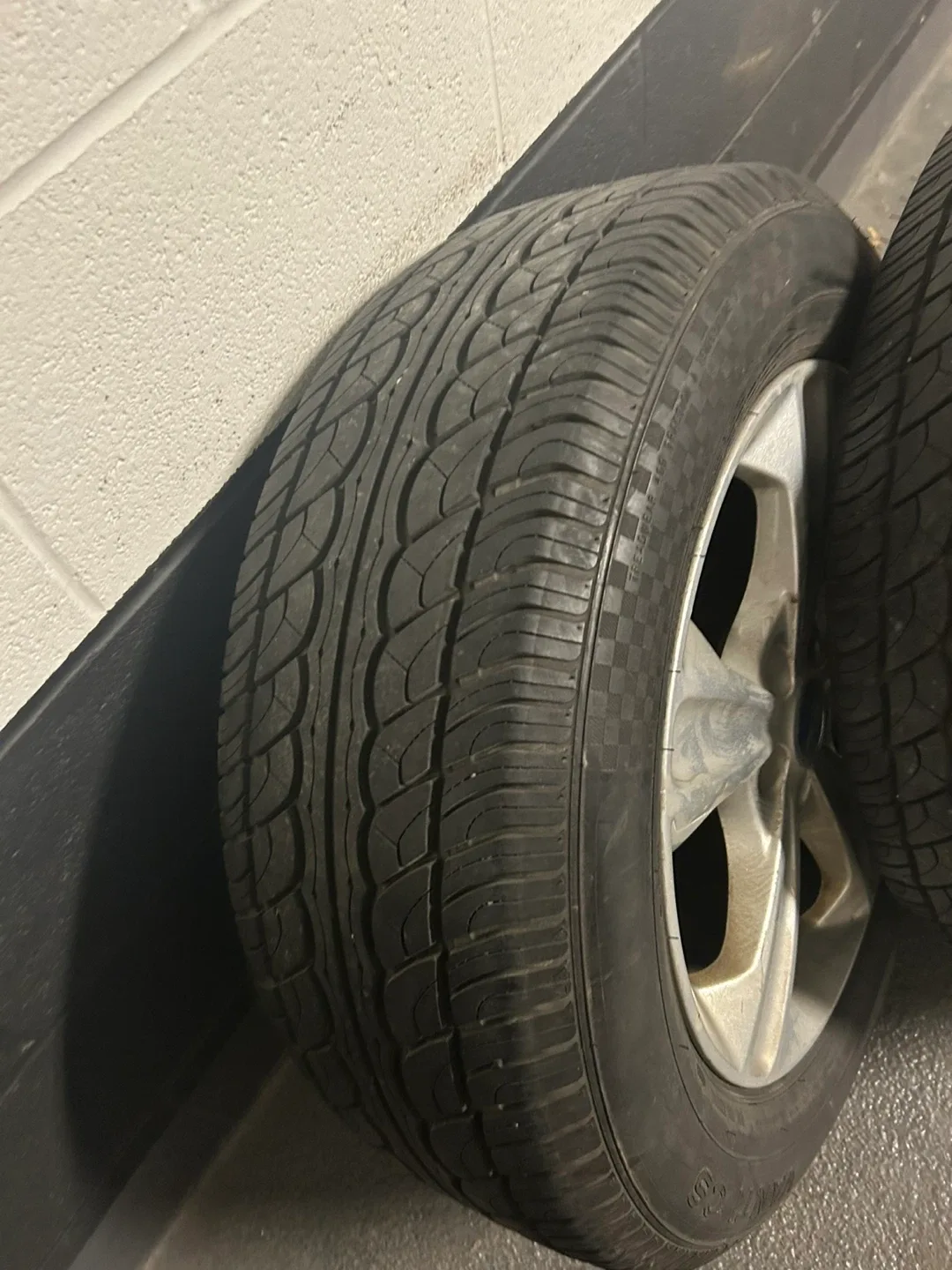 Ford 235/60R17 Tires - Set of 4 and Rims included image indicator(9)