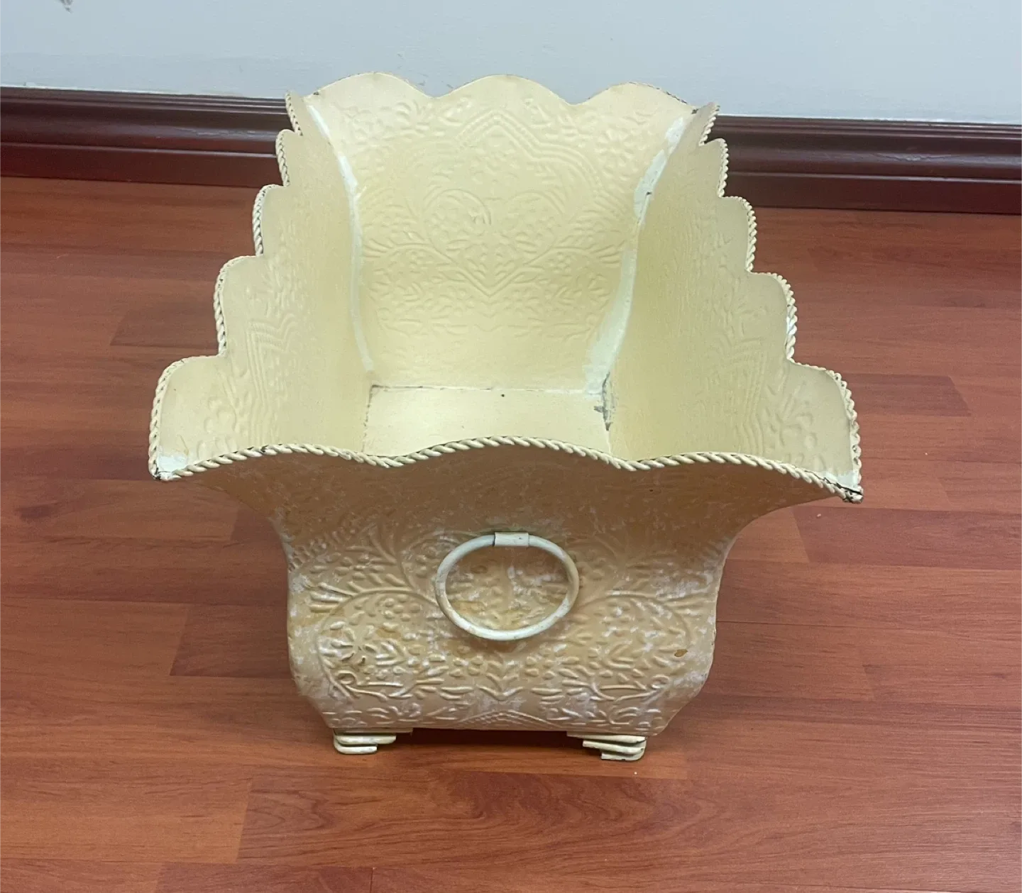 Decorative light metal Planter