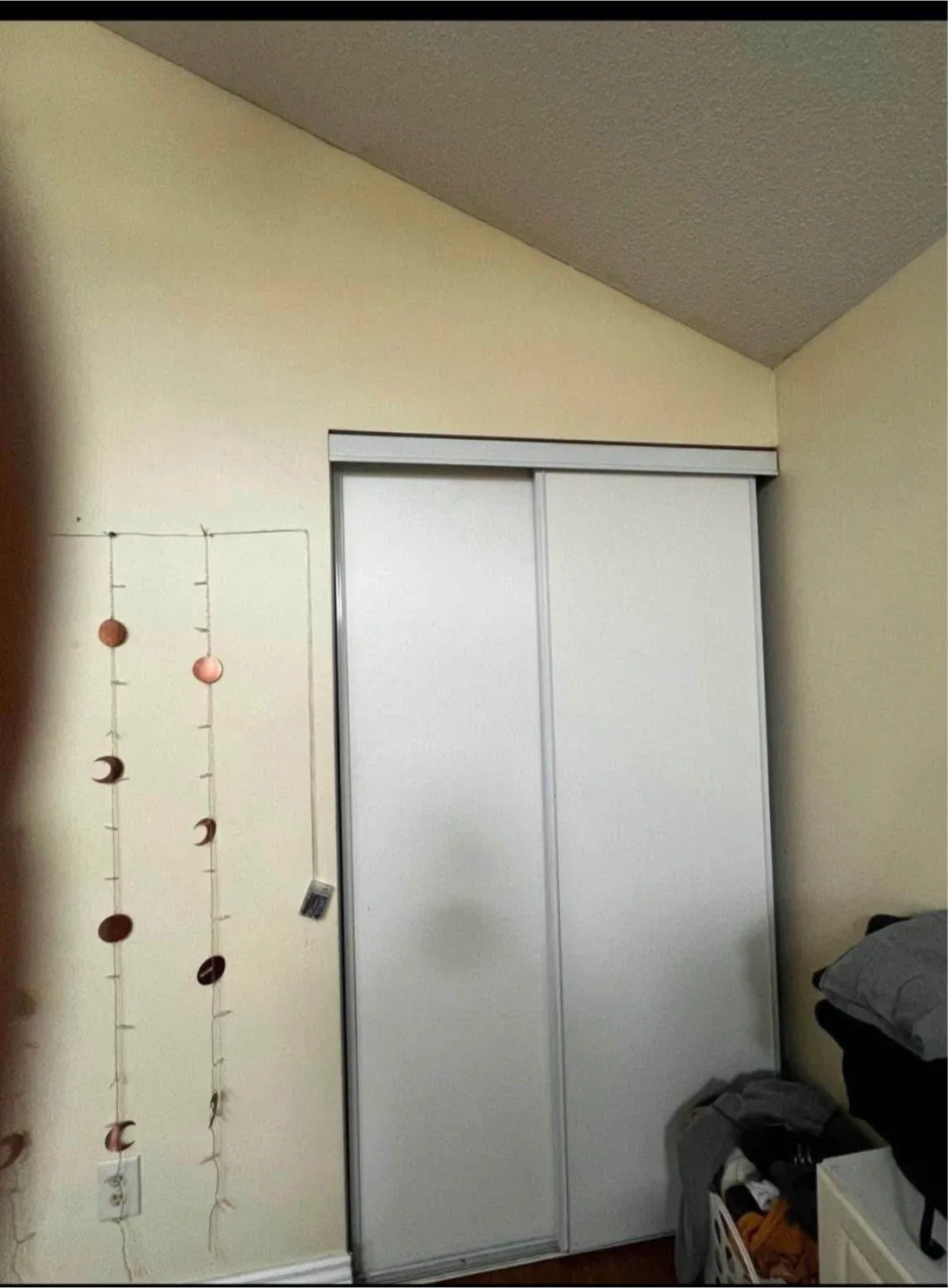 Furnished room in a huge house image indicator(4)