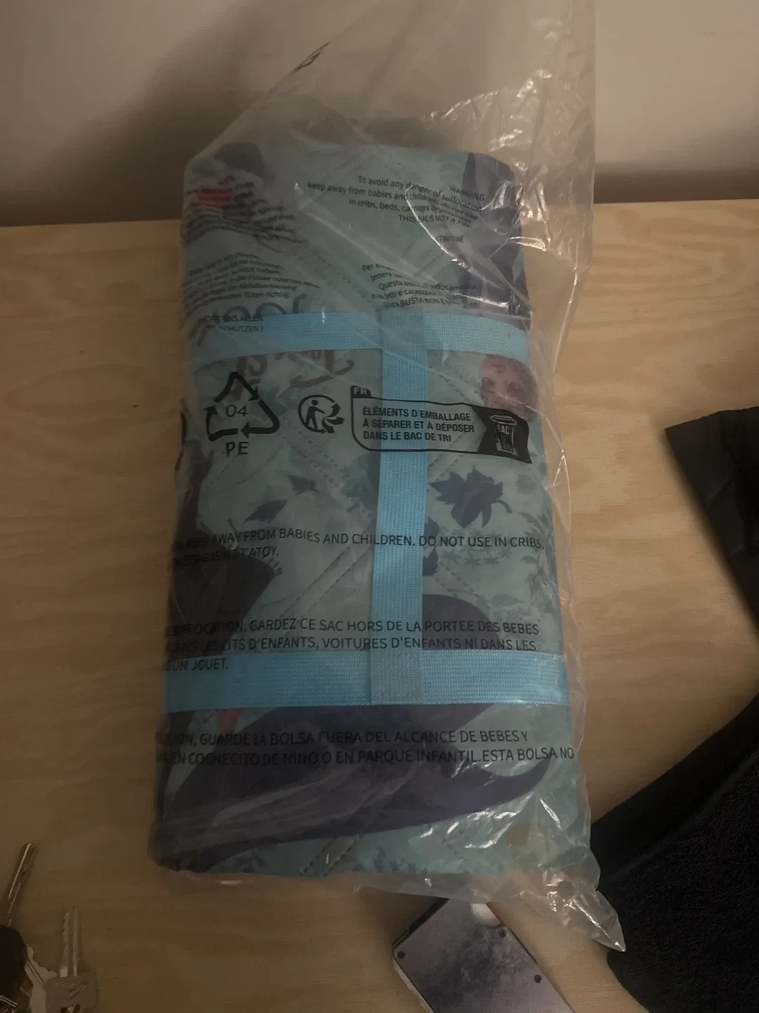 Disney Frozen Forest Spirit Picnic Blanket - 190x190cm image indicator(3)