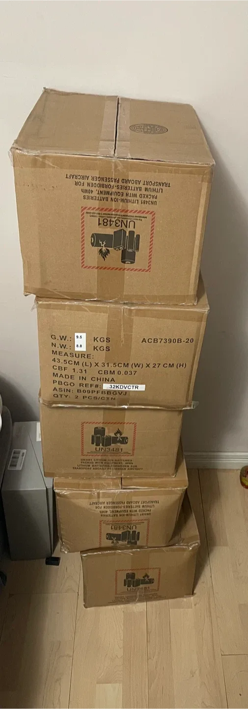 Pallet with 10 sets of impact driver and impact drill combo