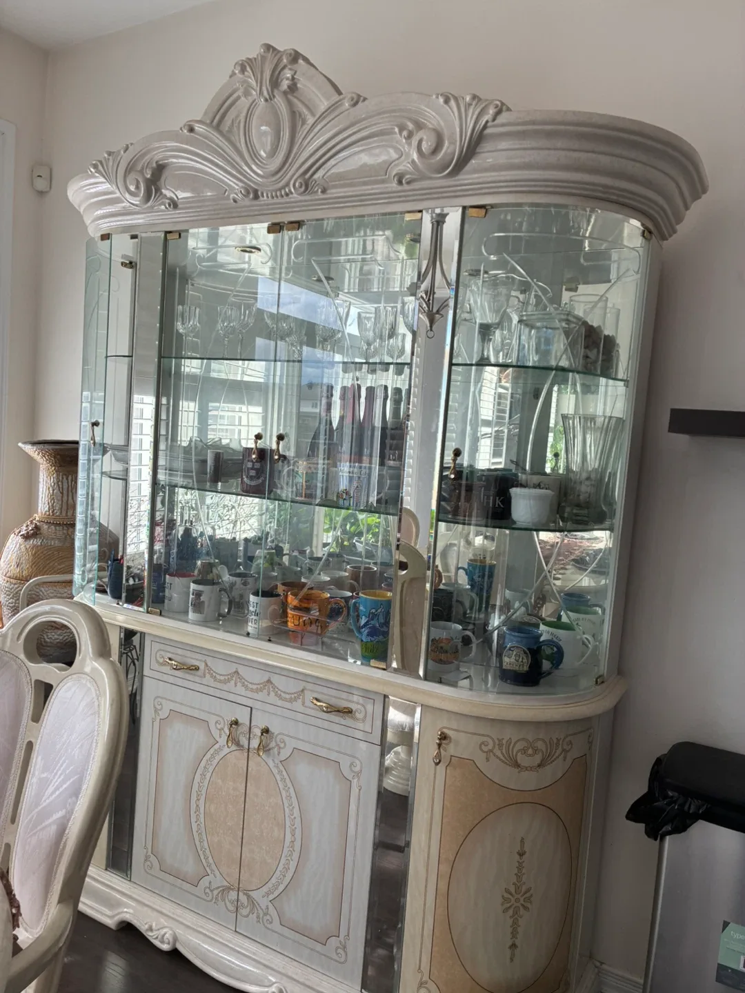 Elegant Dining Set: Table, Hutch & 6 Chairs image indicator(2)